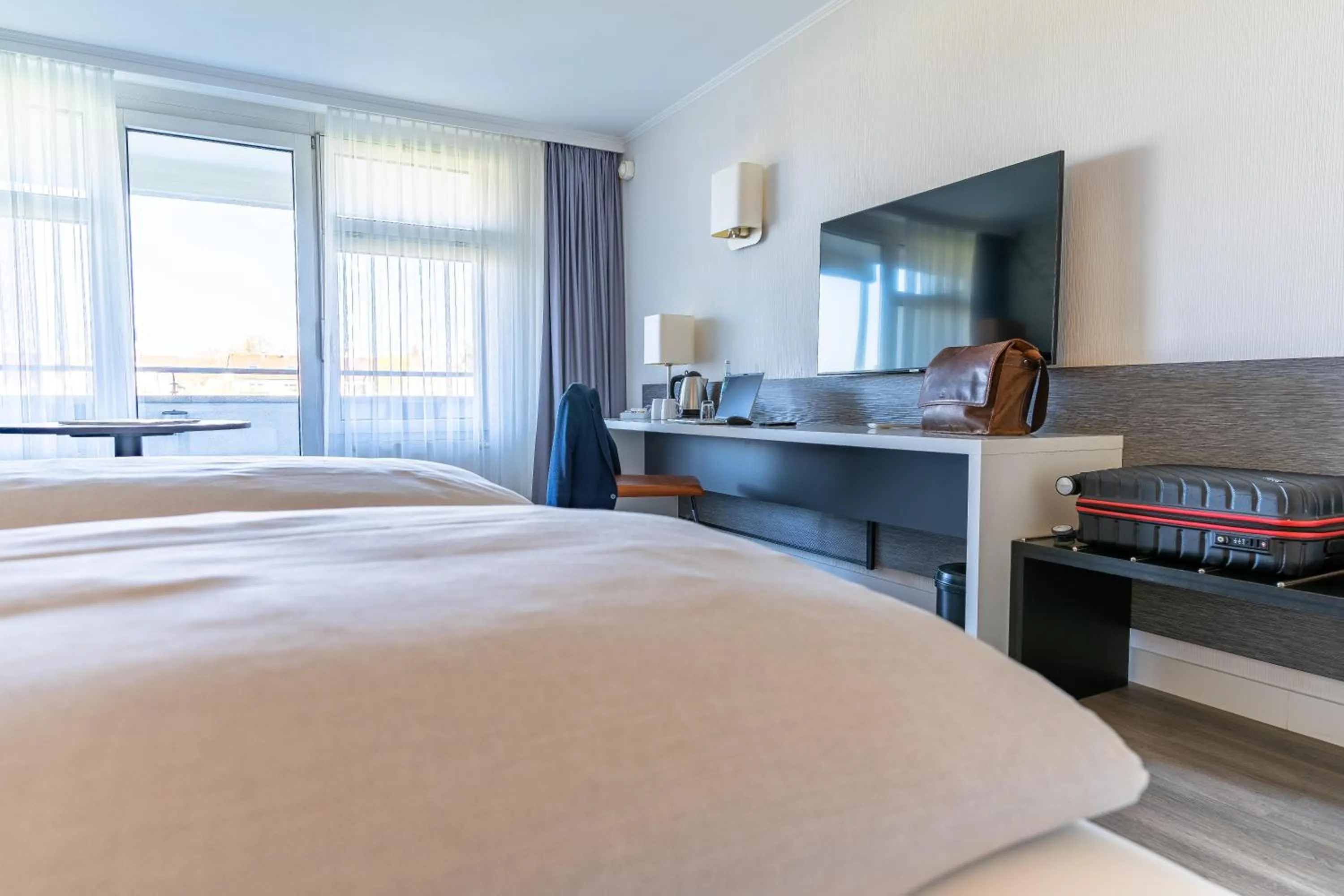 Photo of the whole room, Bed in MASEVEN Stuttgart SI Centrum ehem SI-SUITES
