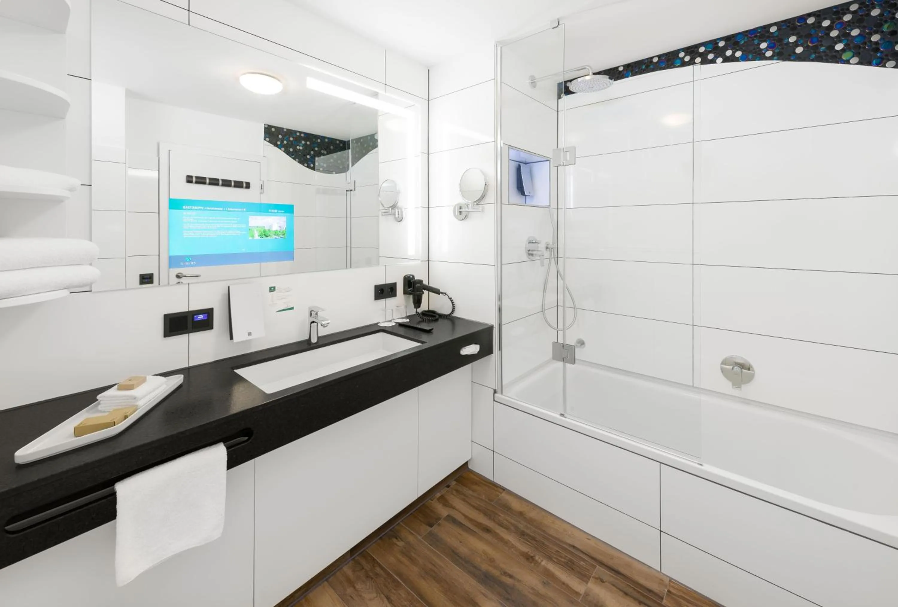 Shower in MASEVEN Stuttgart SI Centrum ehem SI-SUITES