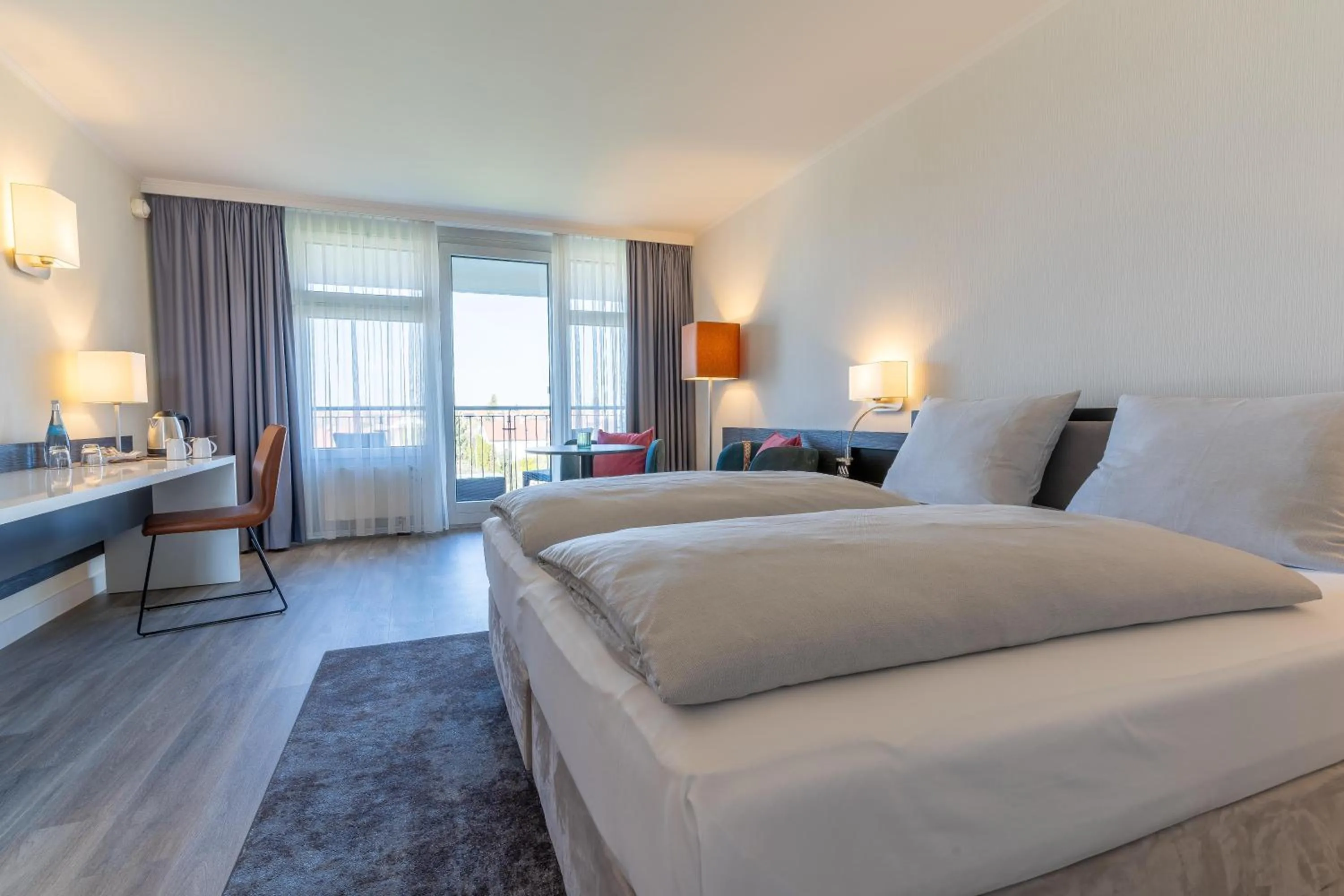 Photo of the whole room, Bed in MASEVEN Stuttgart SI Centrum ehem SI-SUITES
