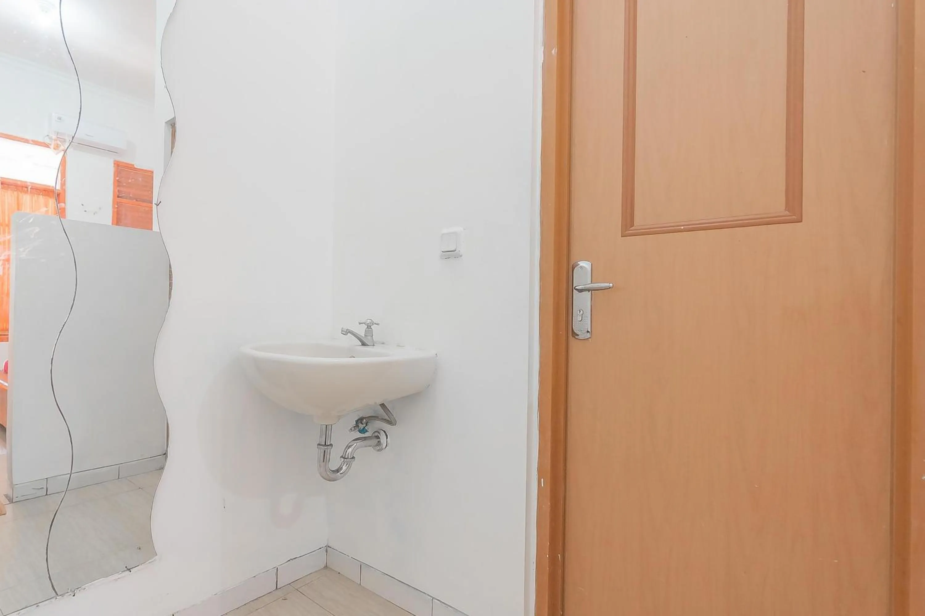 Bathroom in RedDoorz Resort Syariah @ Batu Apung Purwakarta