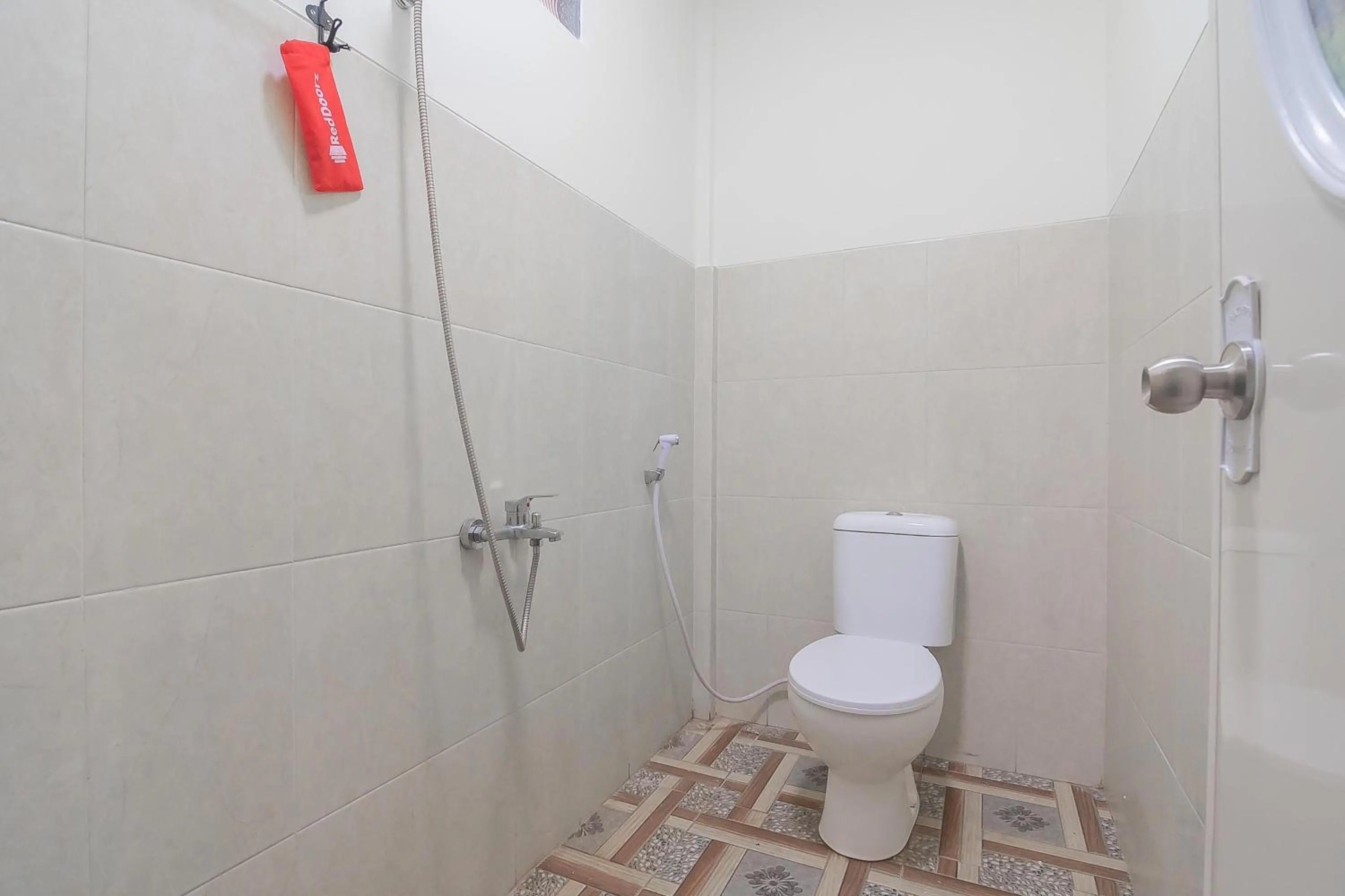Bathroom in RedDoorz Resort Syariah @ Batu Apung Purwakarta
