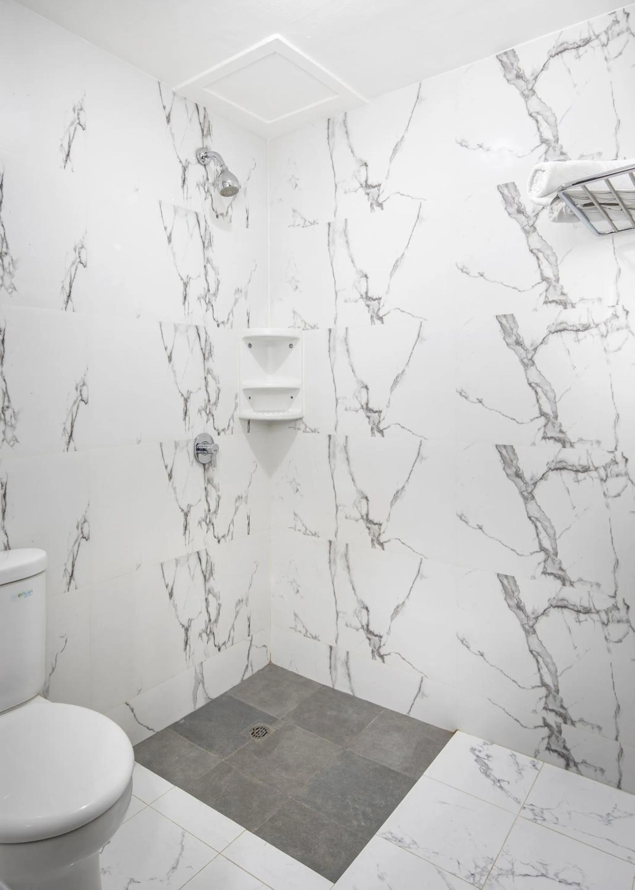 Shower in Hotel Alia Cikini