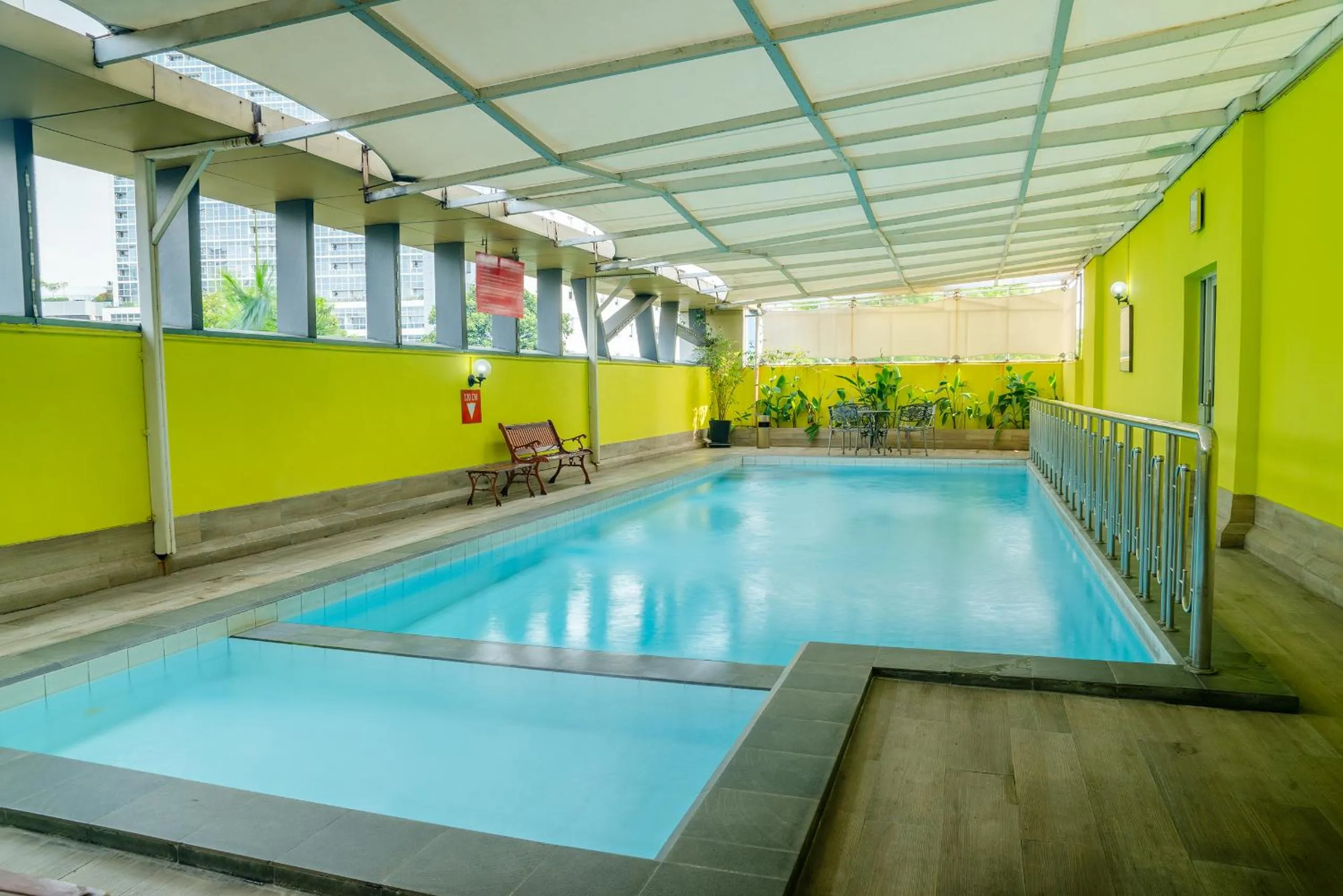 Swimming pool in Hotel Alia Cikini