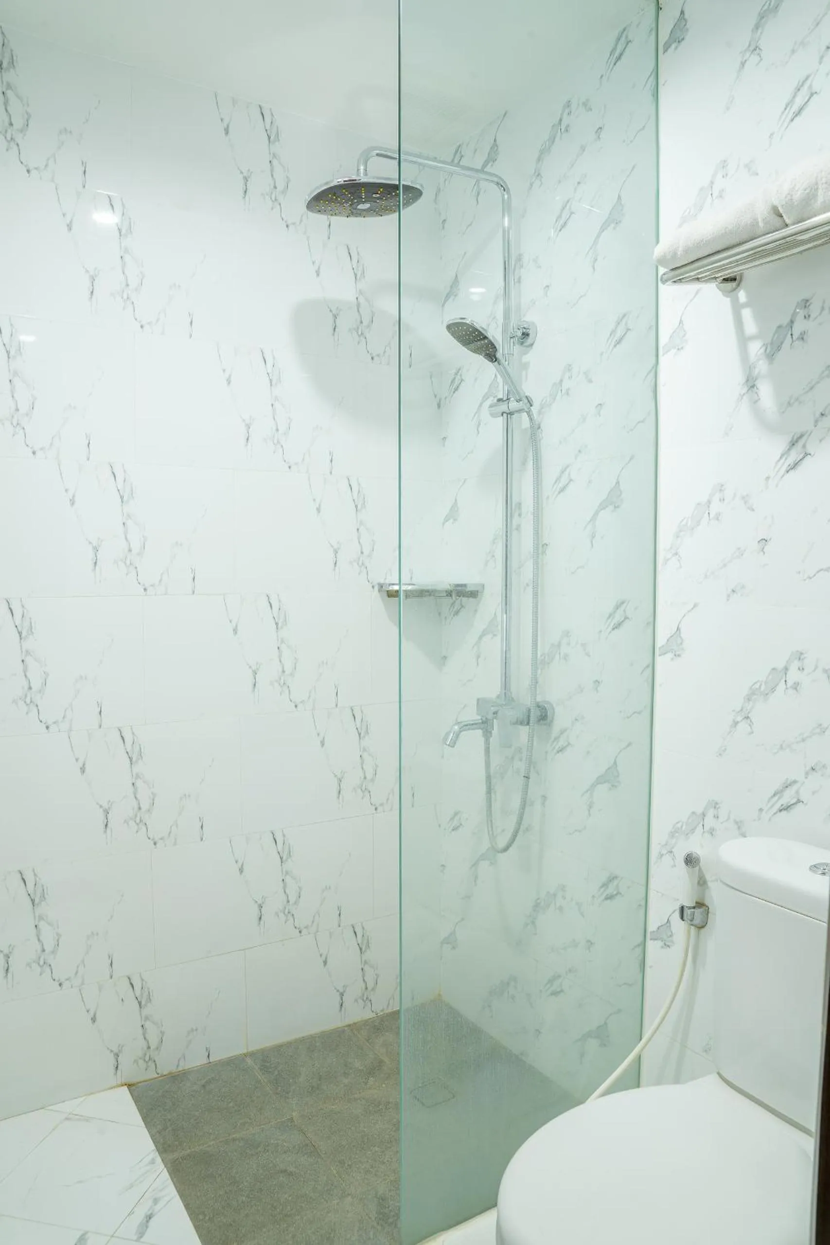 Shower in Hotel Alia Cikini