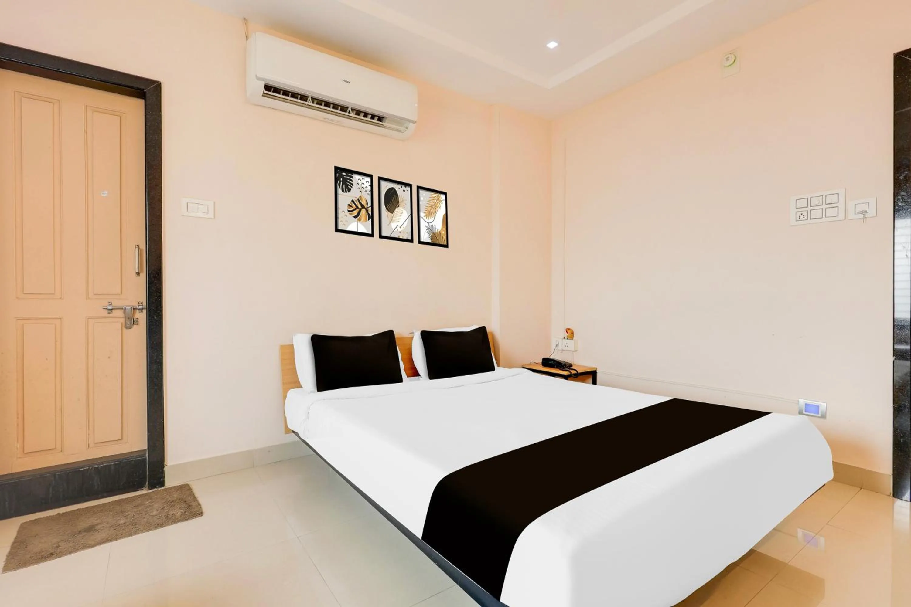 Bedroom, Bed in Super Collection O Kakinada near JNTU