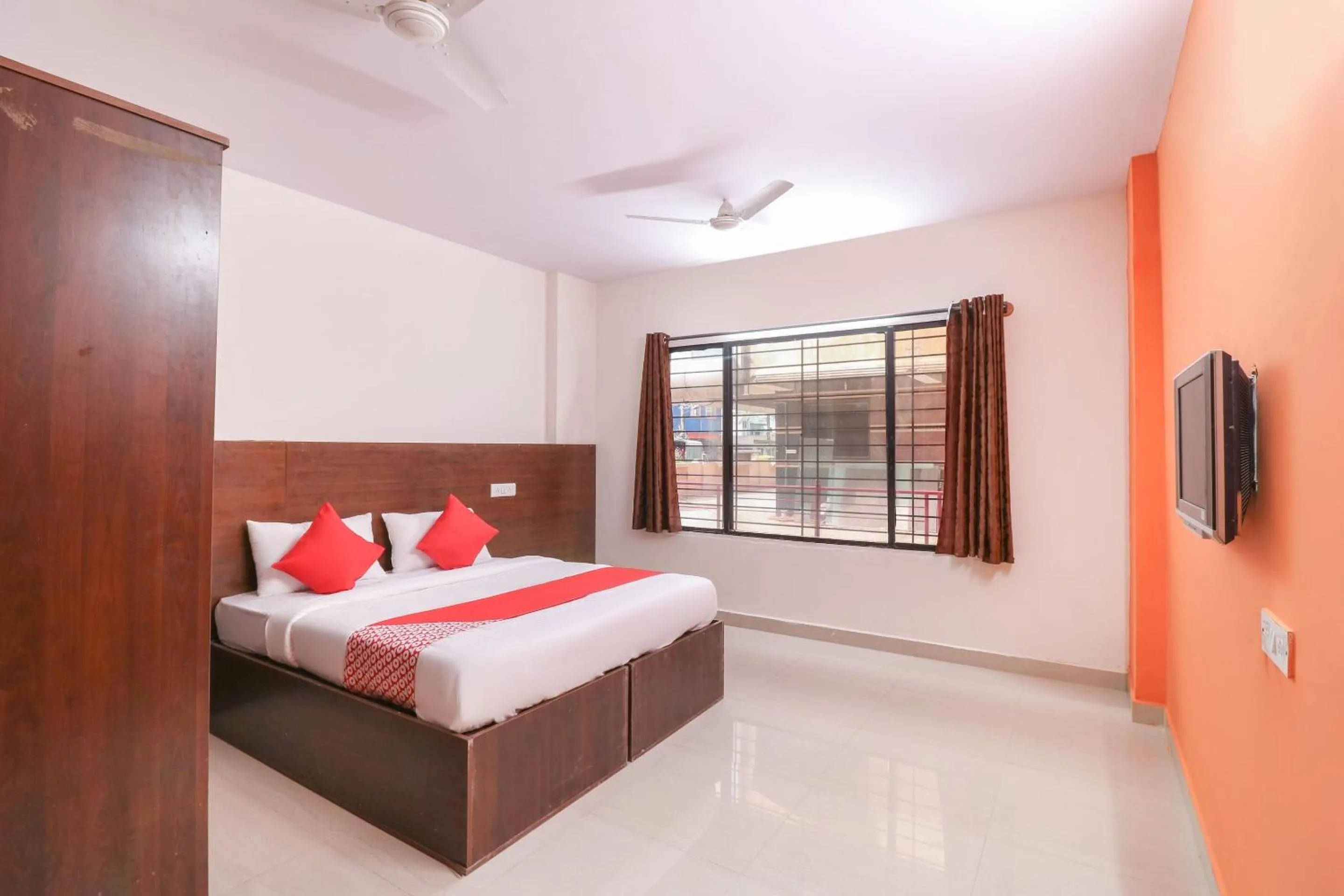 Bedroom, Bed in Hotel O The Royal International Hotel