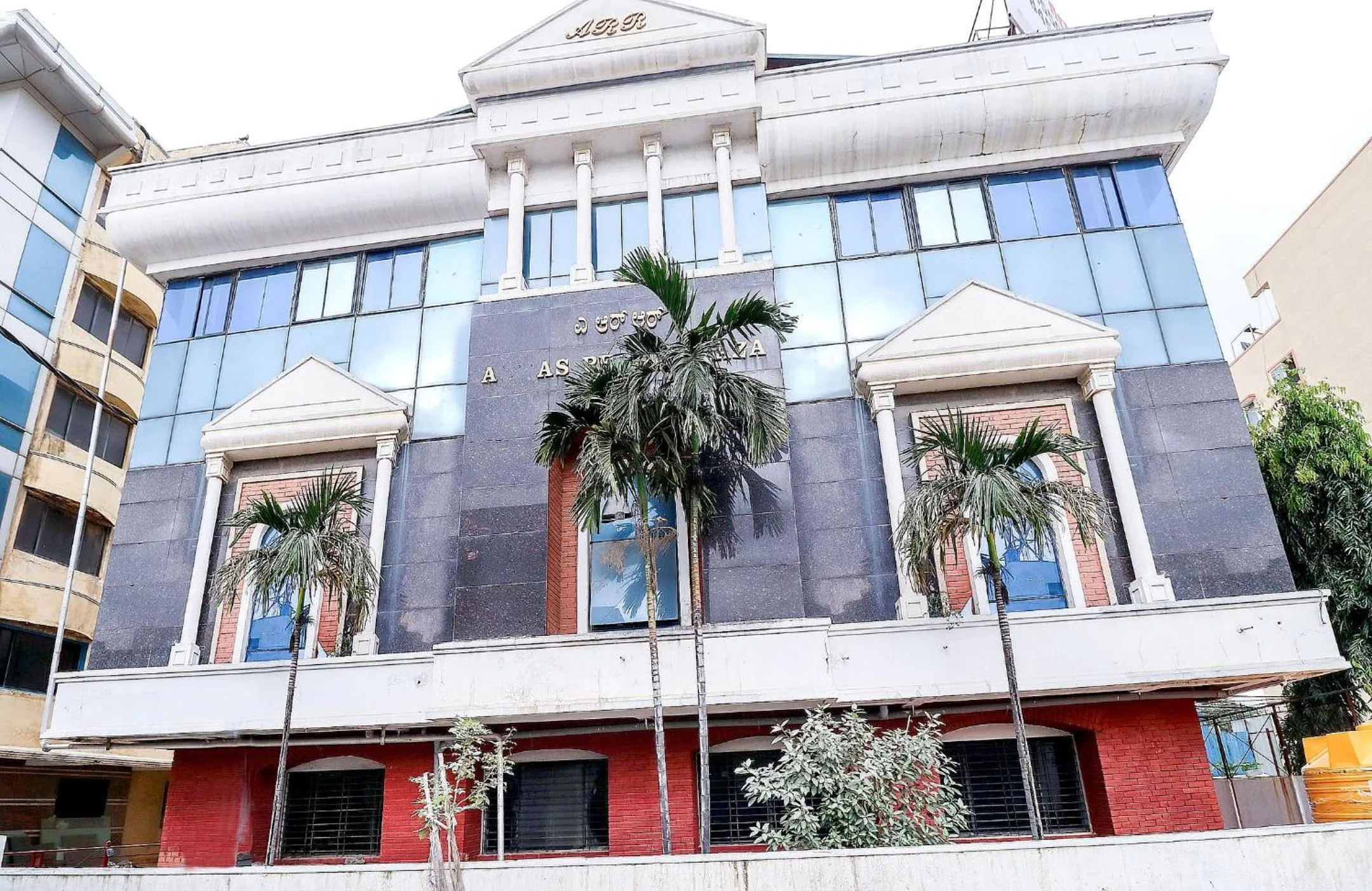 Facade/entrance in Hotel O The Royal International Hotel