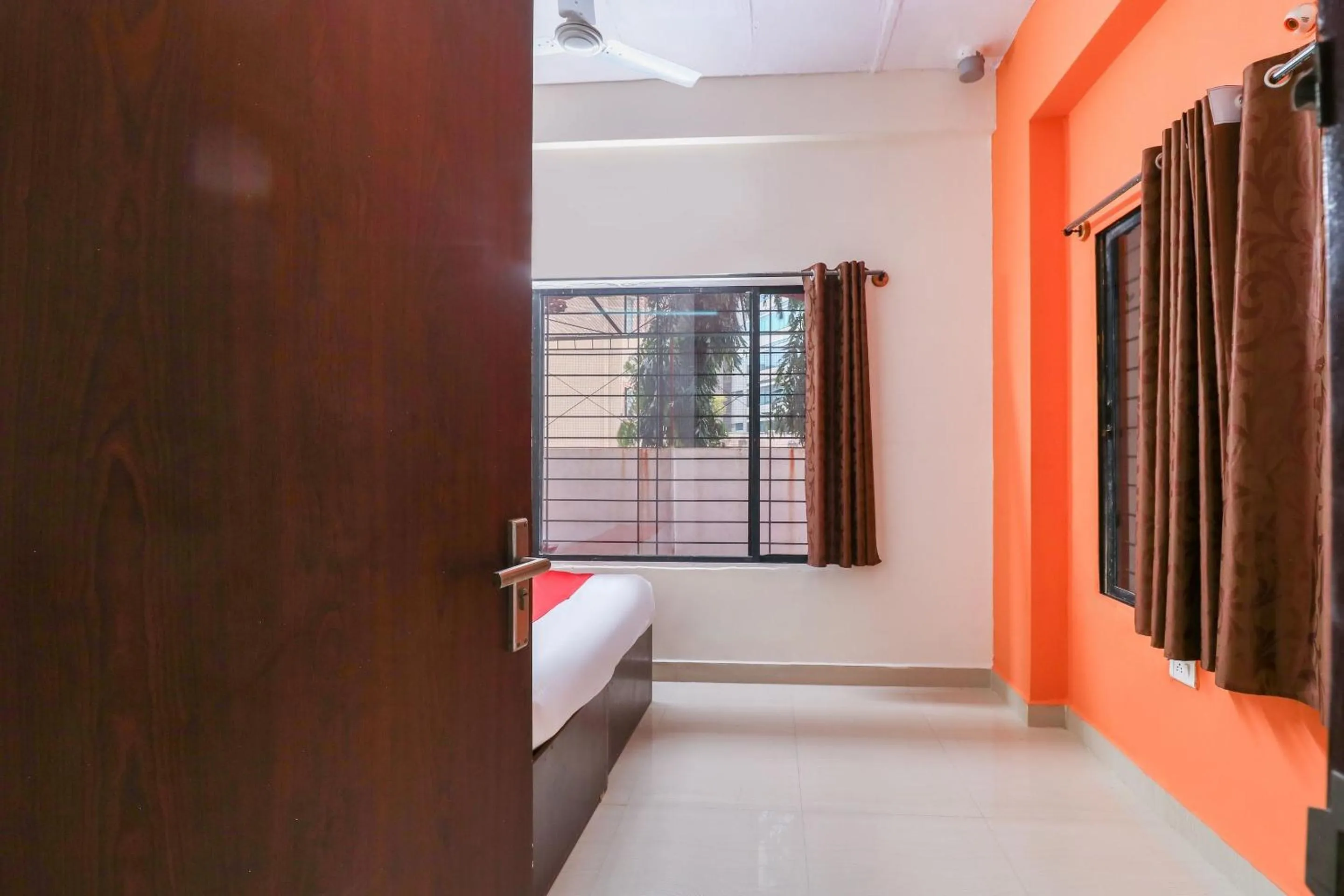 Lobby or reception, Bed in Hotel O The Royal International Hotel