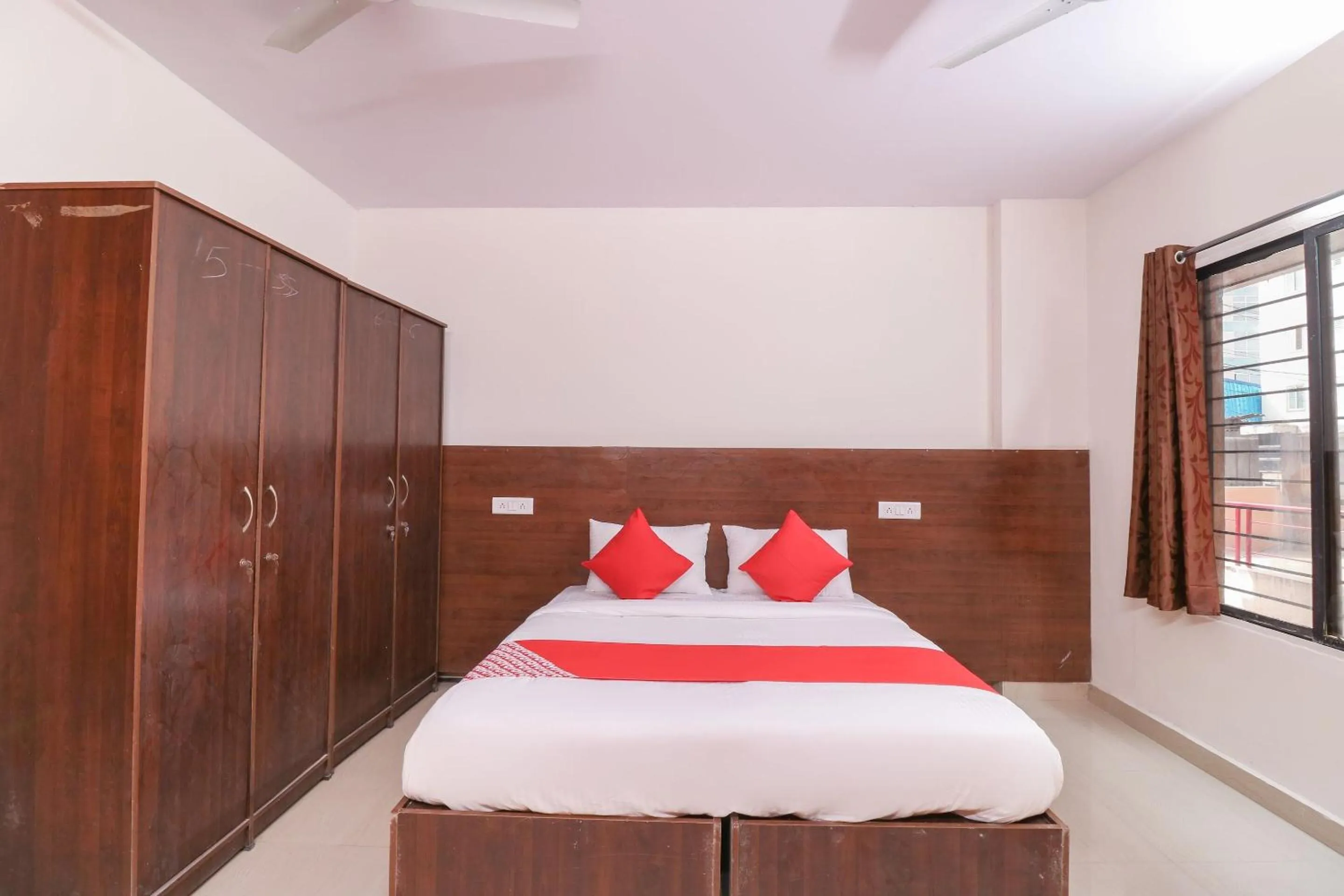 Bedroom, Bed in Hotel O The Royal International Hotel