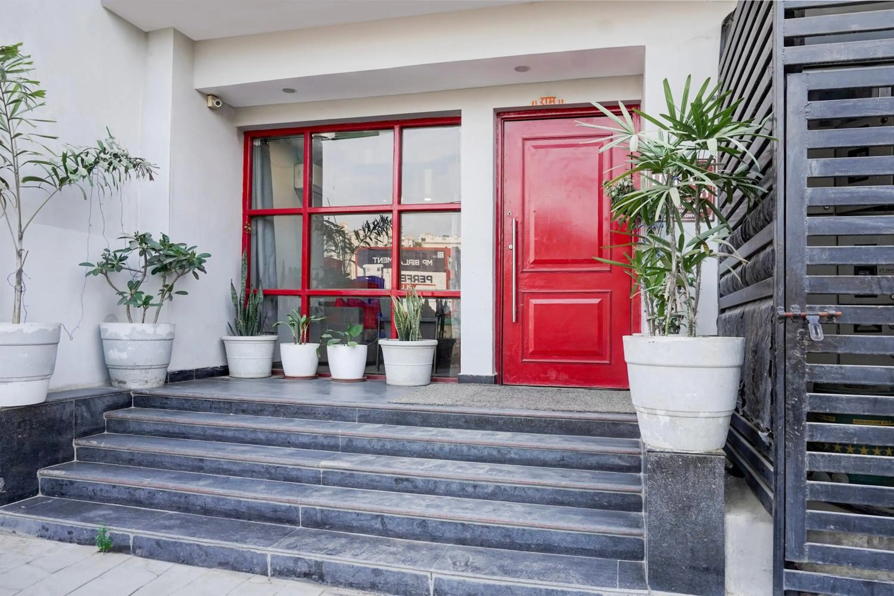 Facade/entrance in Townhouse Gomti Nagar Sector 6 Near Ekana Stadium