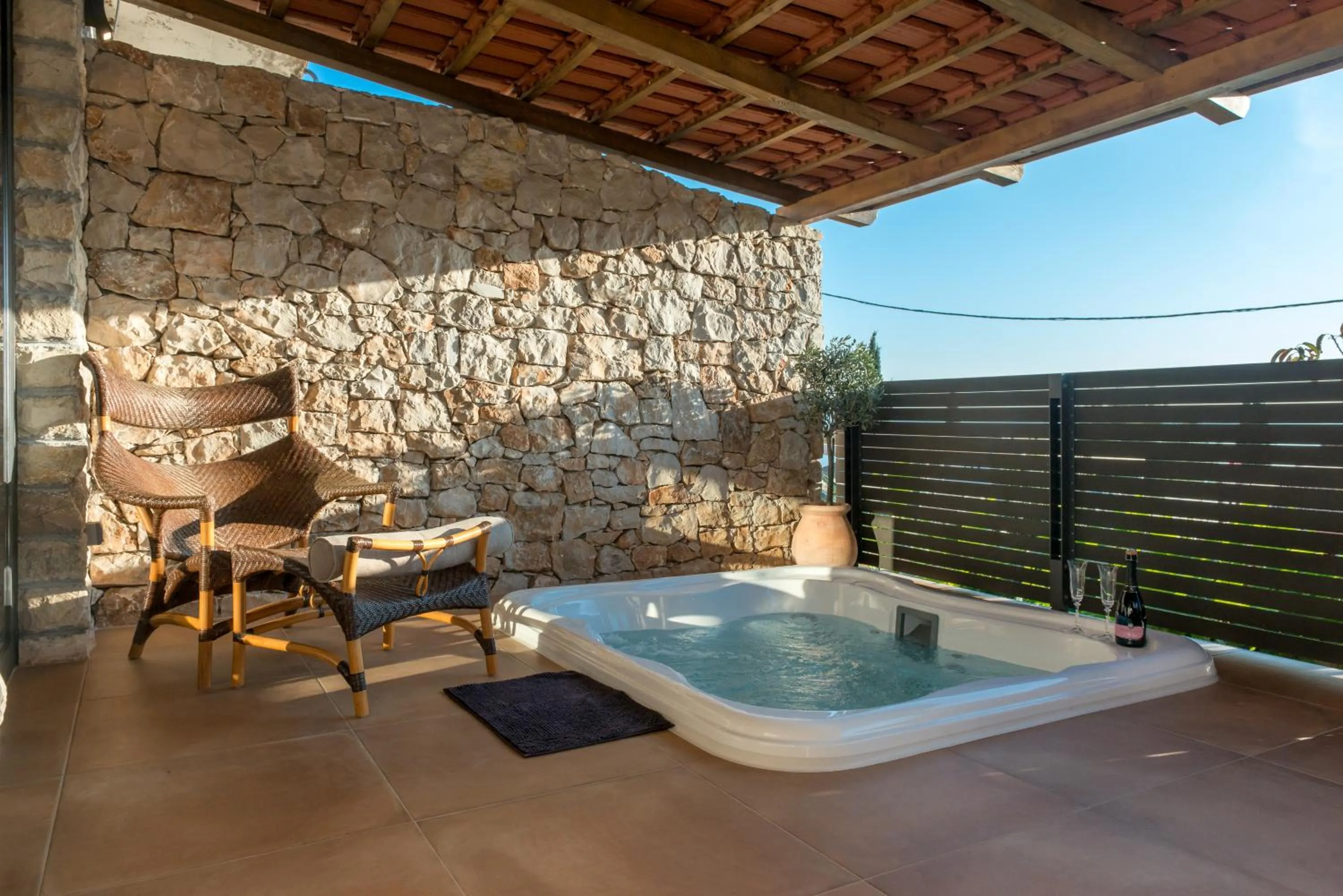 Paradiso Apartment with Private Jacuzzi and Terrace