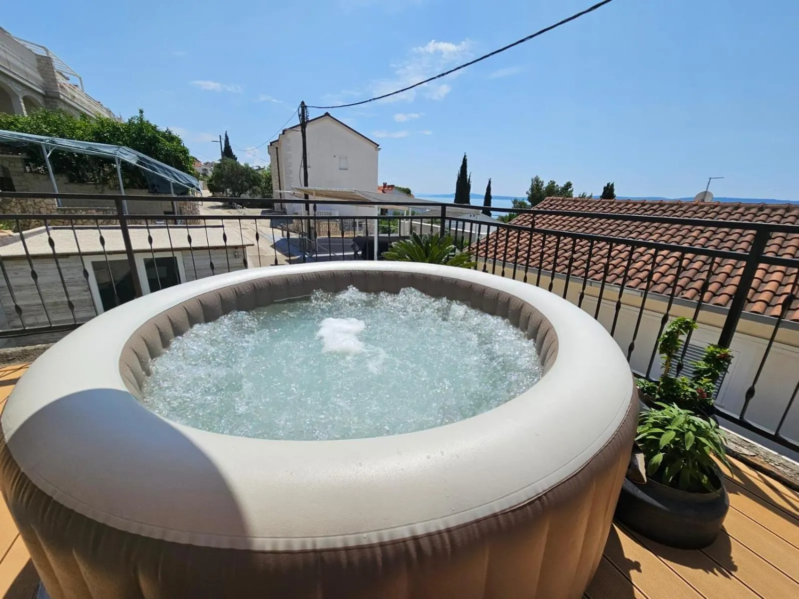 Paradiso Apartment with Private Jacuzzi and Terrace