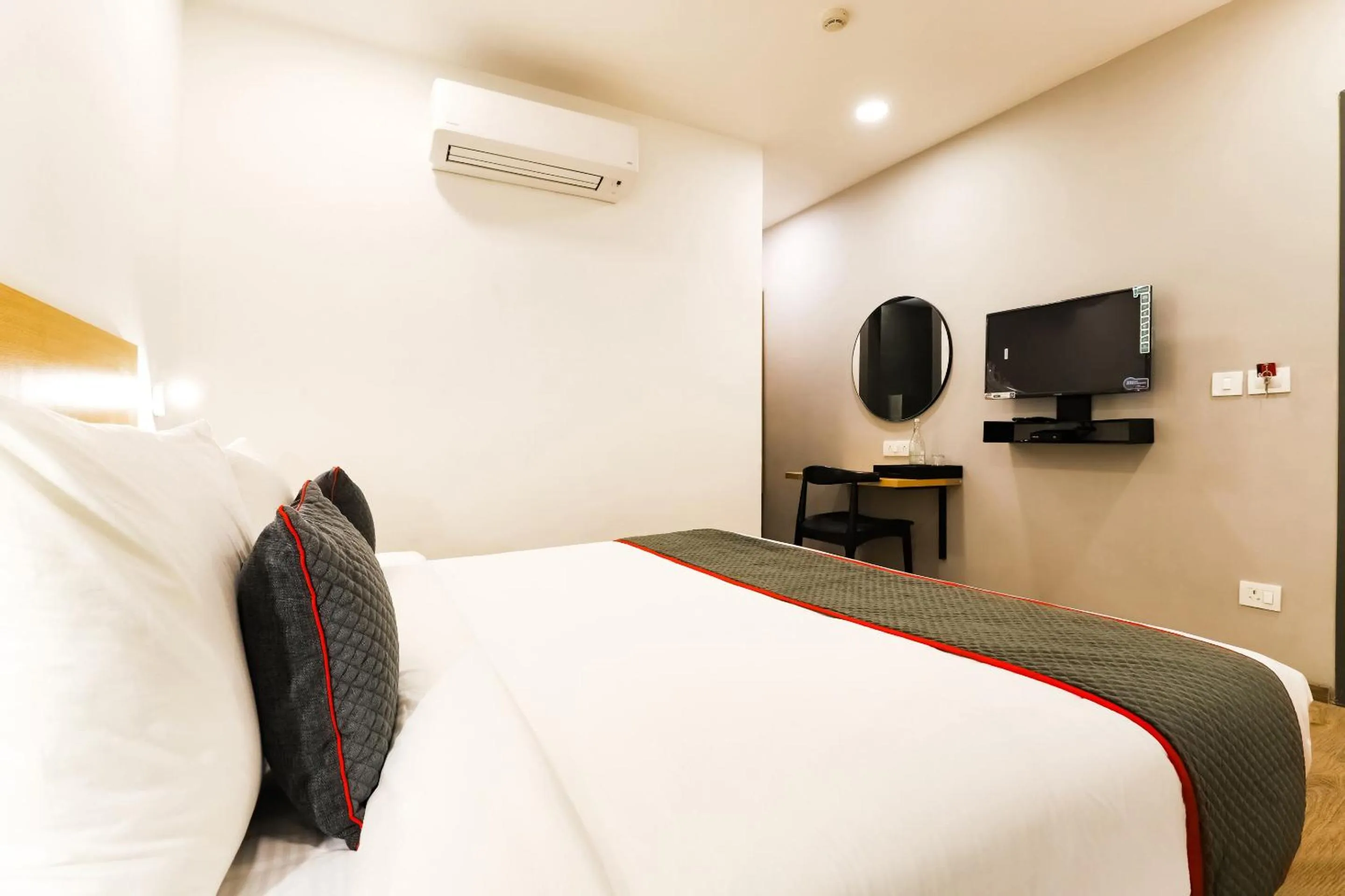 Bathroom, Bed in Townhouse Prithvi Resort Near Phoenix Palassio