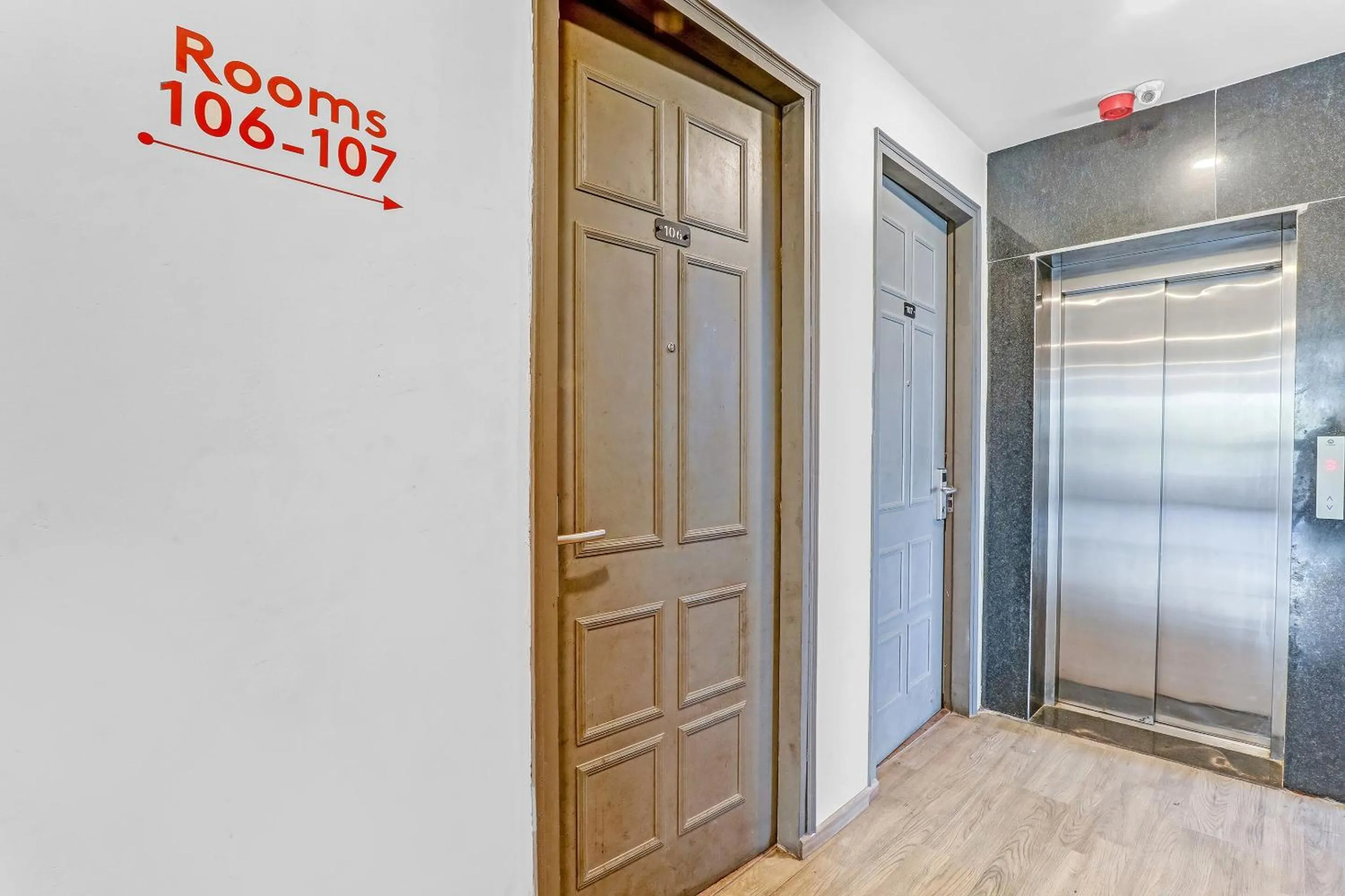 Lobby or reception in Super Townhouse 139 Ashiyana Smriti Upvan Near Emerald Mall Lucknow