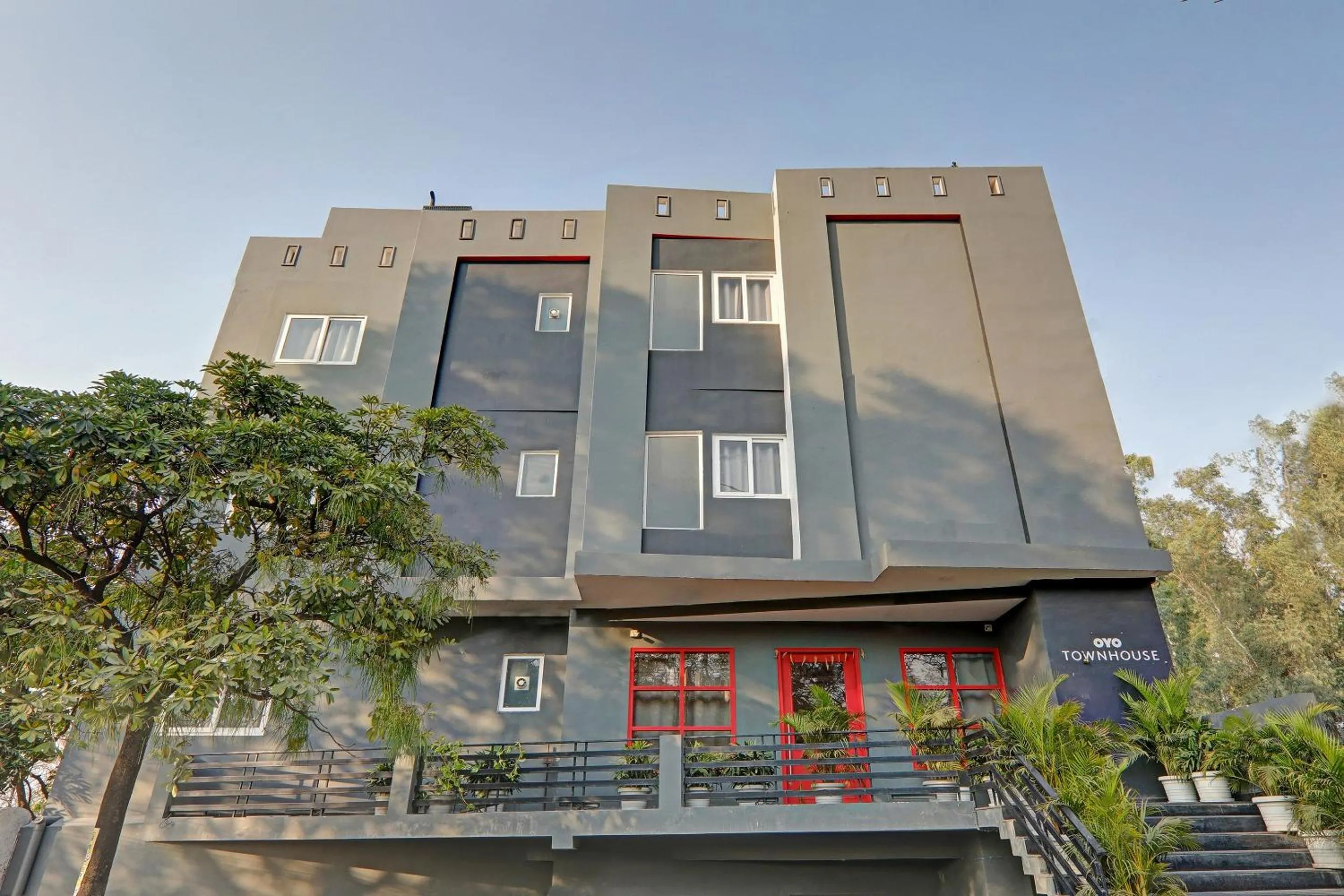 Super Townhouse 139 Ashiyana Smriti Upvan Near Emerald Mall Lucknow