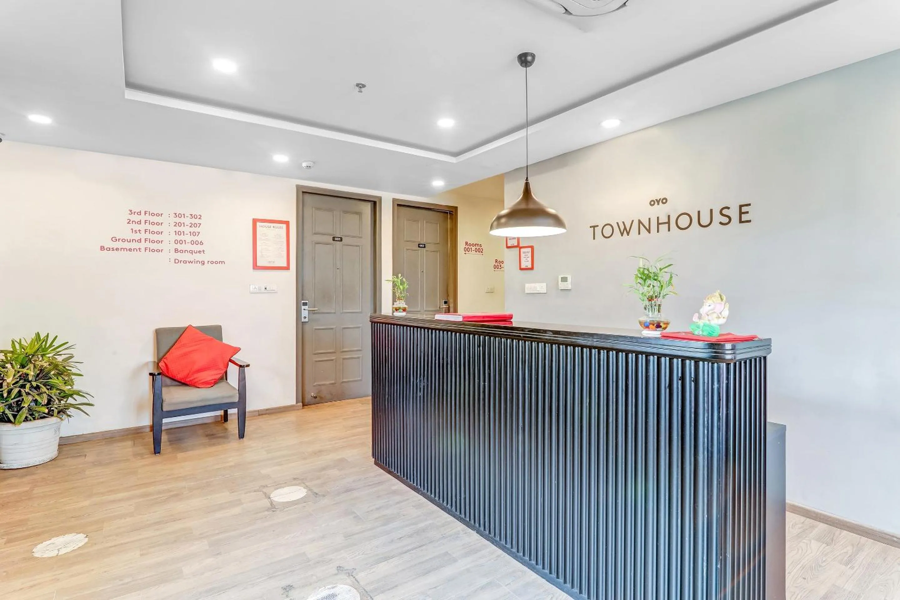 Lobby or reception in Super Townhouse 139 Ashiyana Smriti Upvan Near Emerald Mall Lucknow