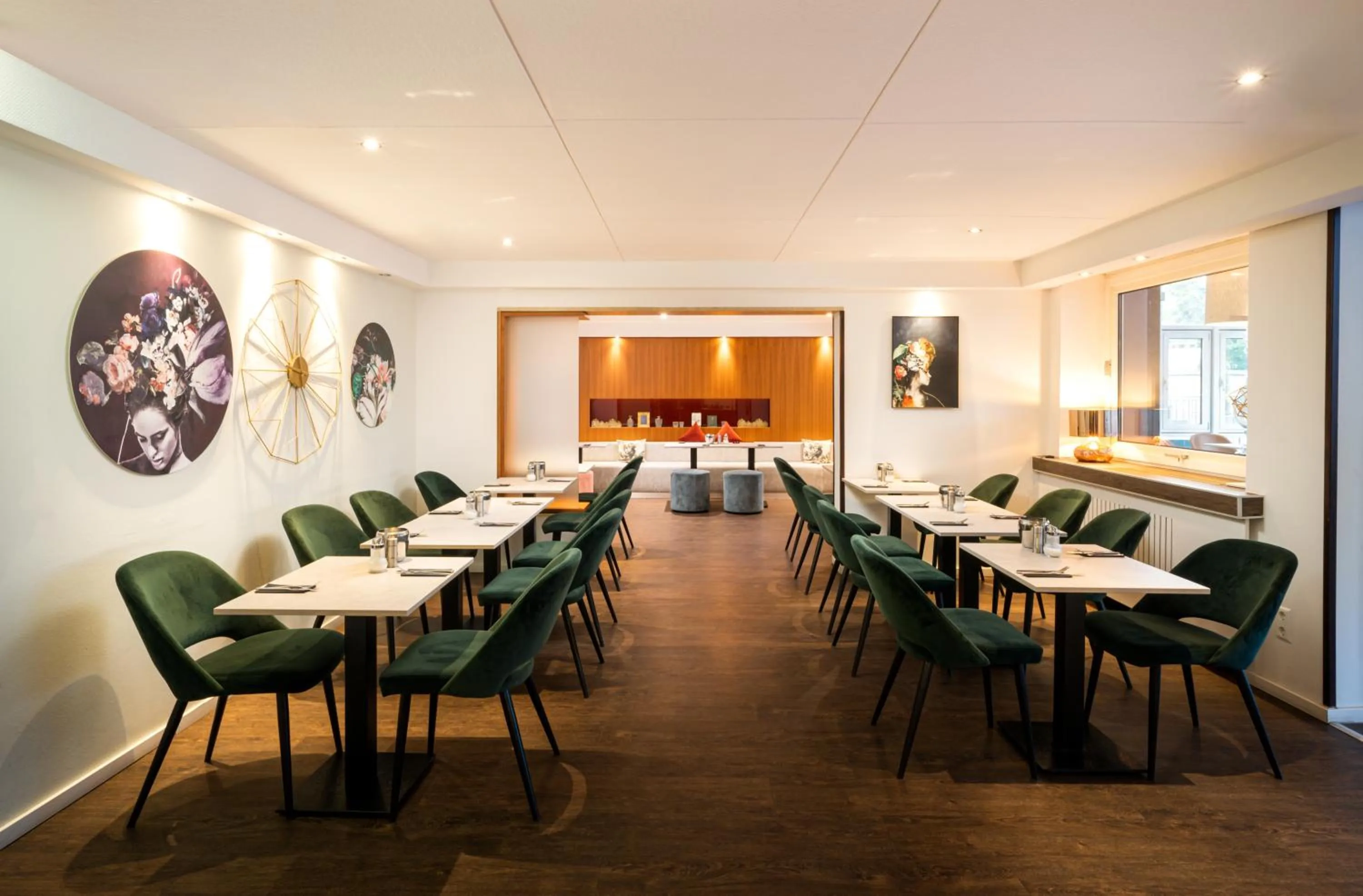 Restaurant/places to eat in Arthotel ANA Eden