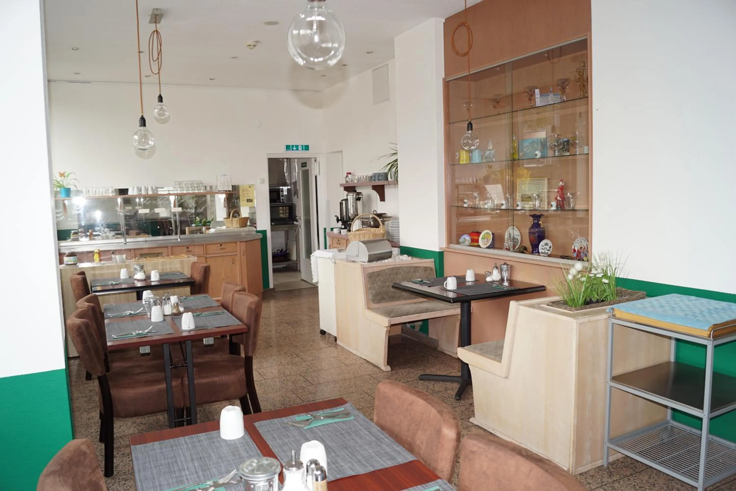 Restaurant/places to eat in Hotel Merian