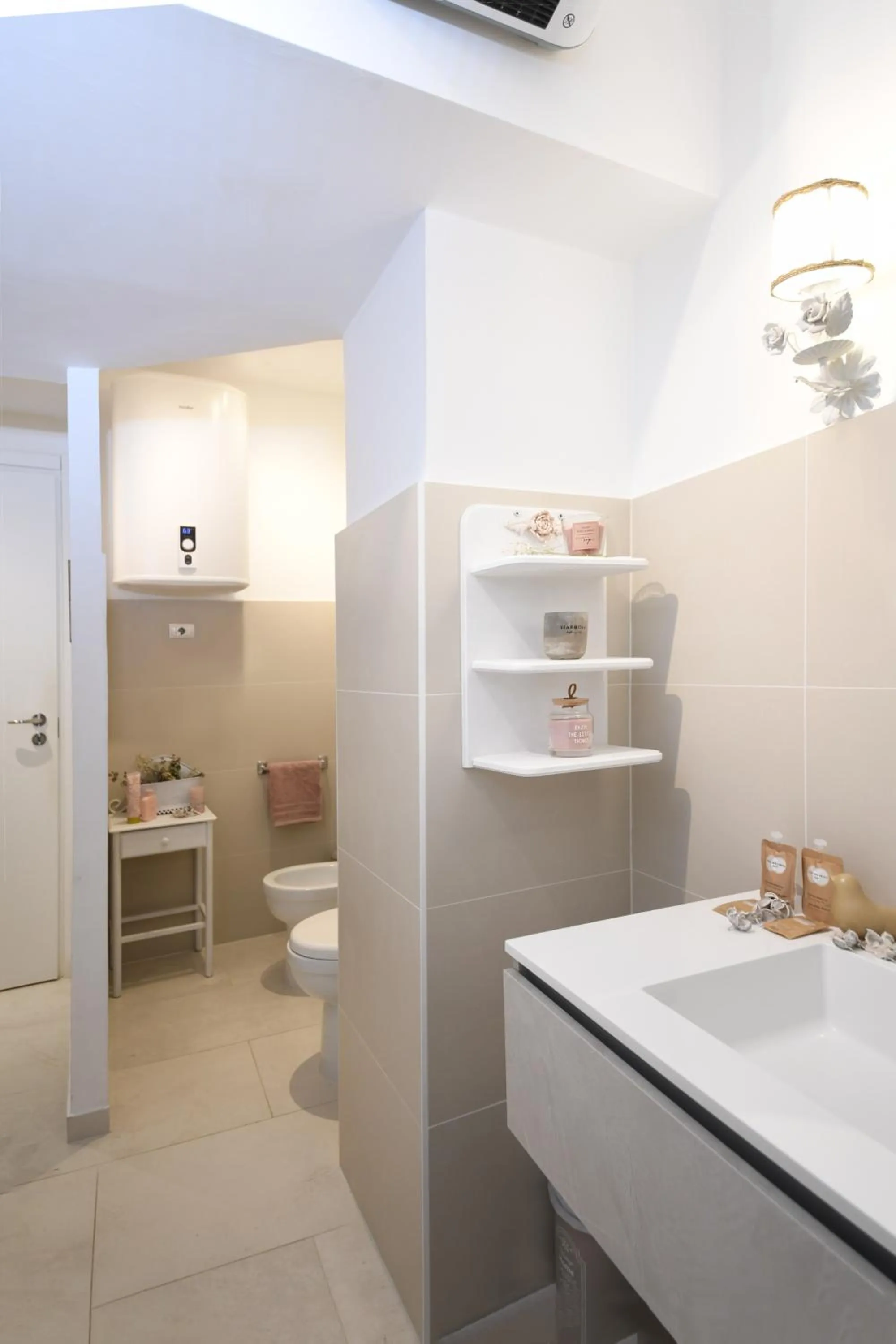 Bathroom in Sweet Arco Farnese