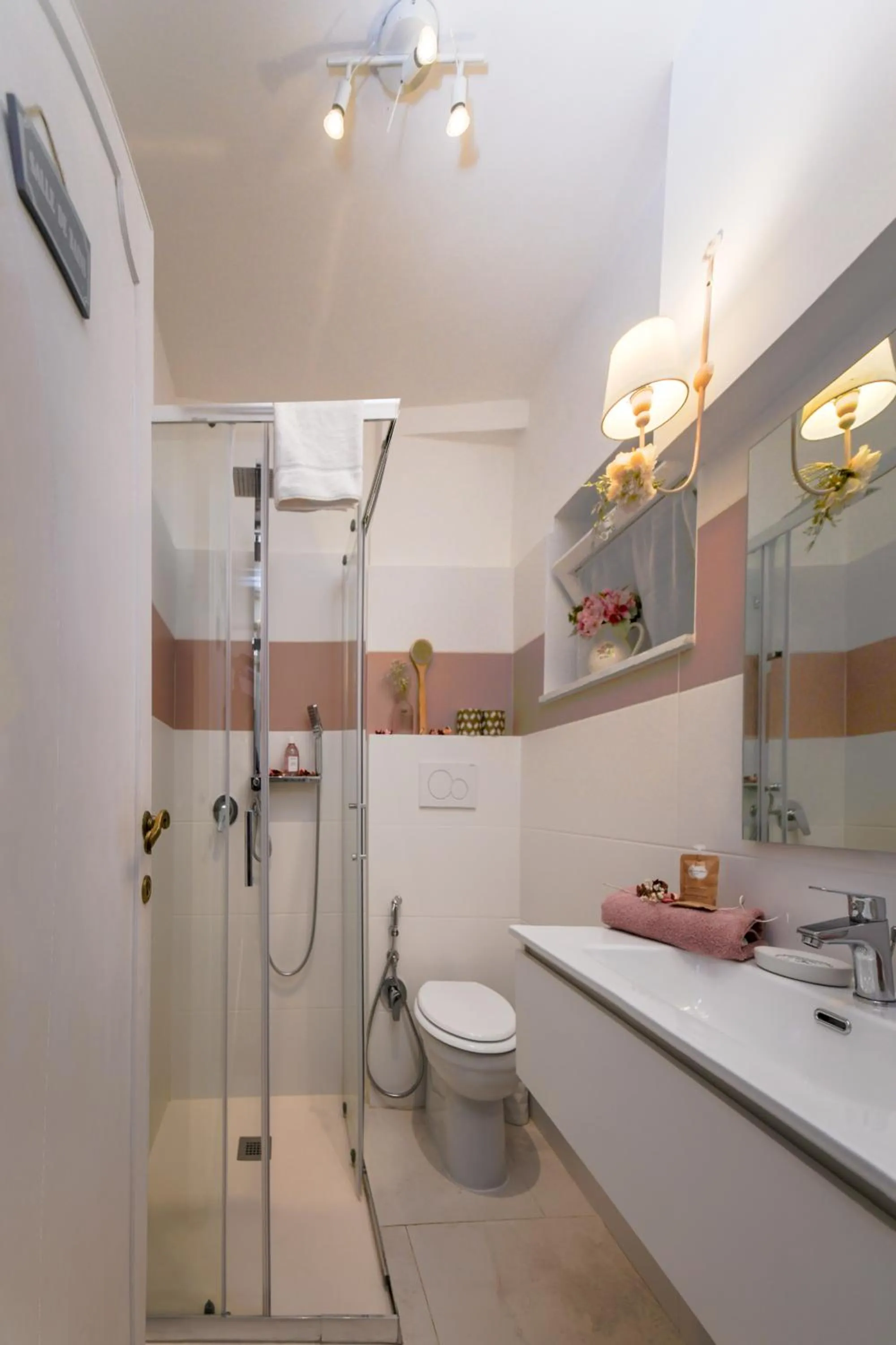 Bathroom in Sweet Arco Farnese