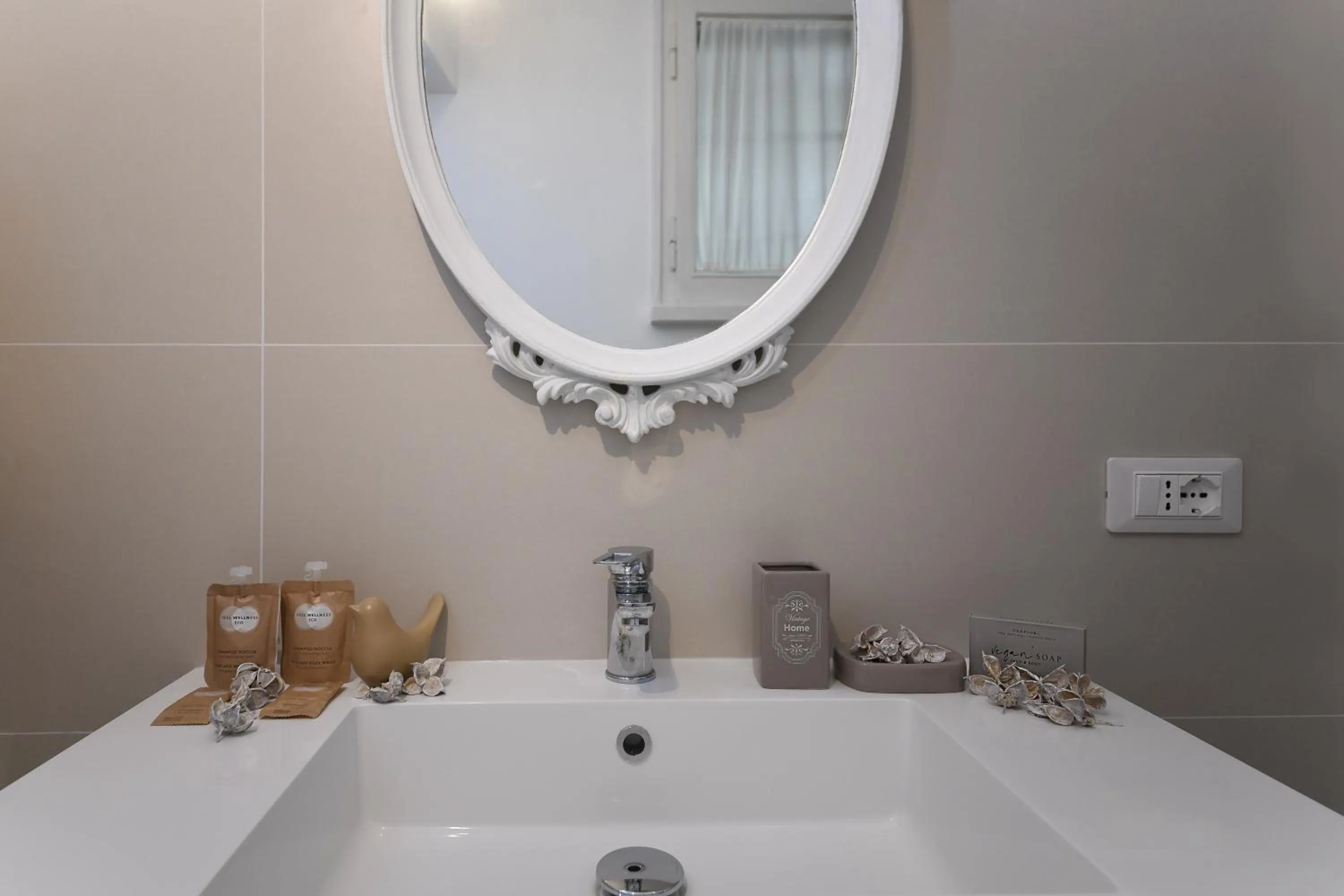 Bathroom in Sweet Arco Farnese