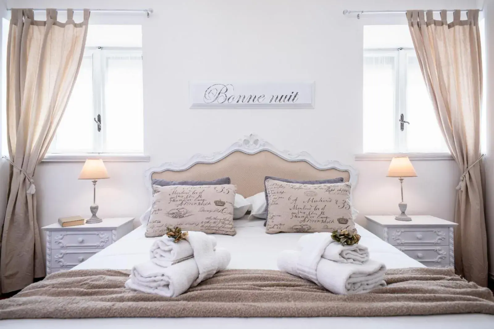 Deluxe Apartment in Sweet Arco Farnese Deluxe Apartment in Sweet Arco Farnese