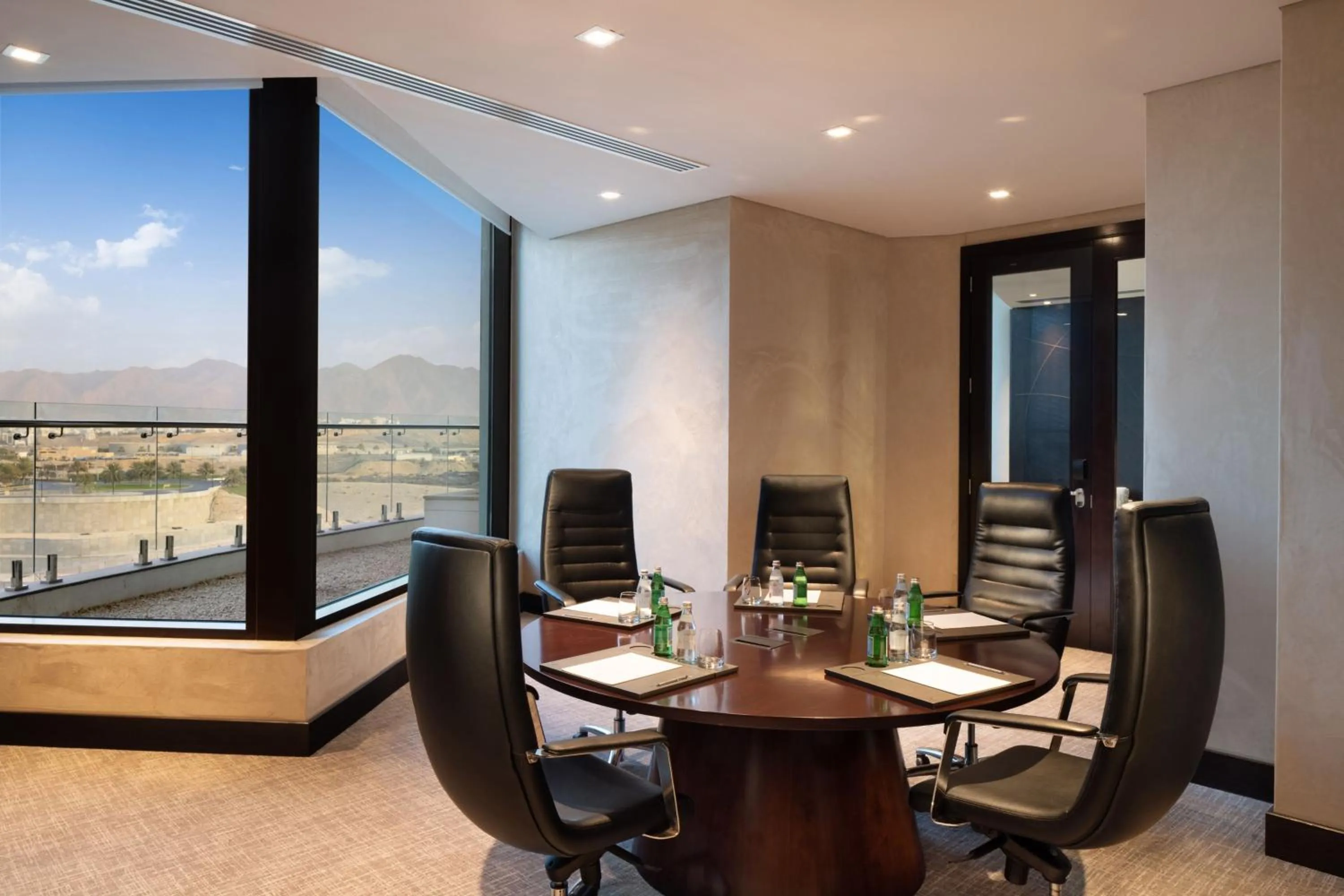 Lounge or bar in JW Marriott Hotel Muscat