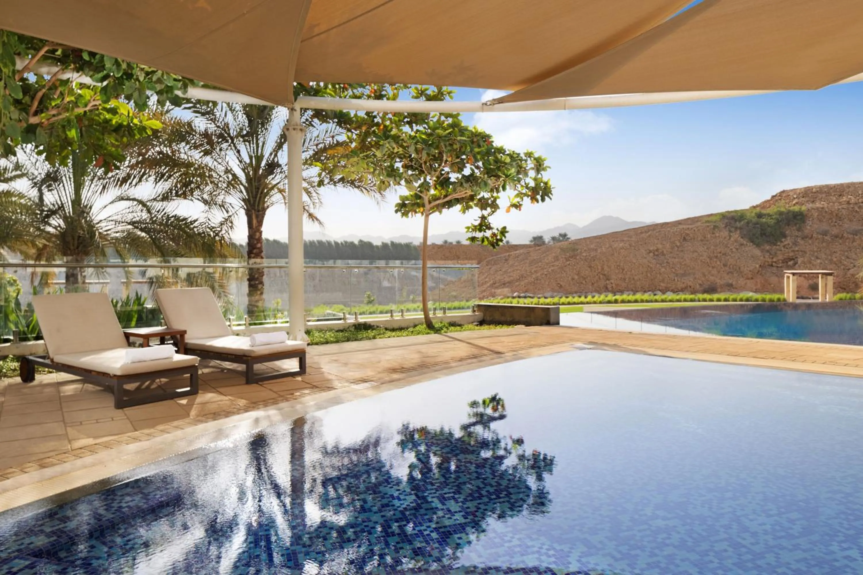 Swimming pool in JW Marriott Hotel Muscat