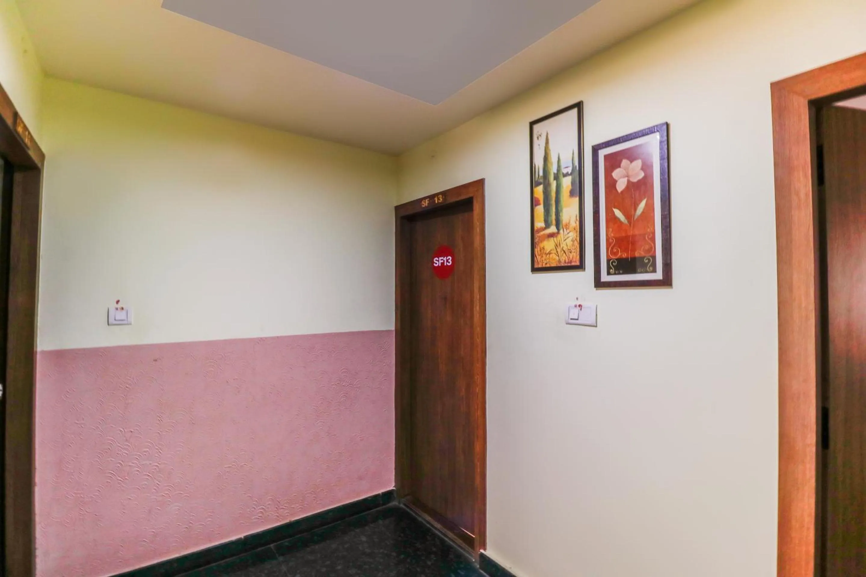 Lobby or reception in Hotel O The Royal Park