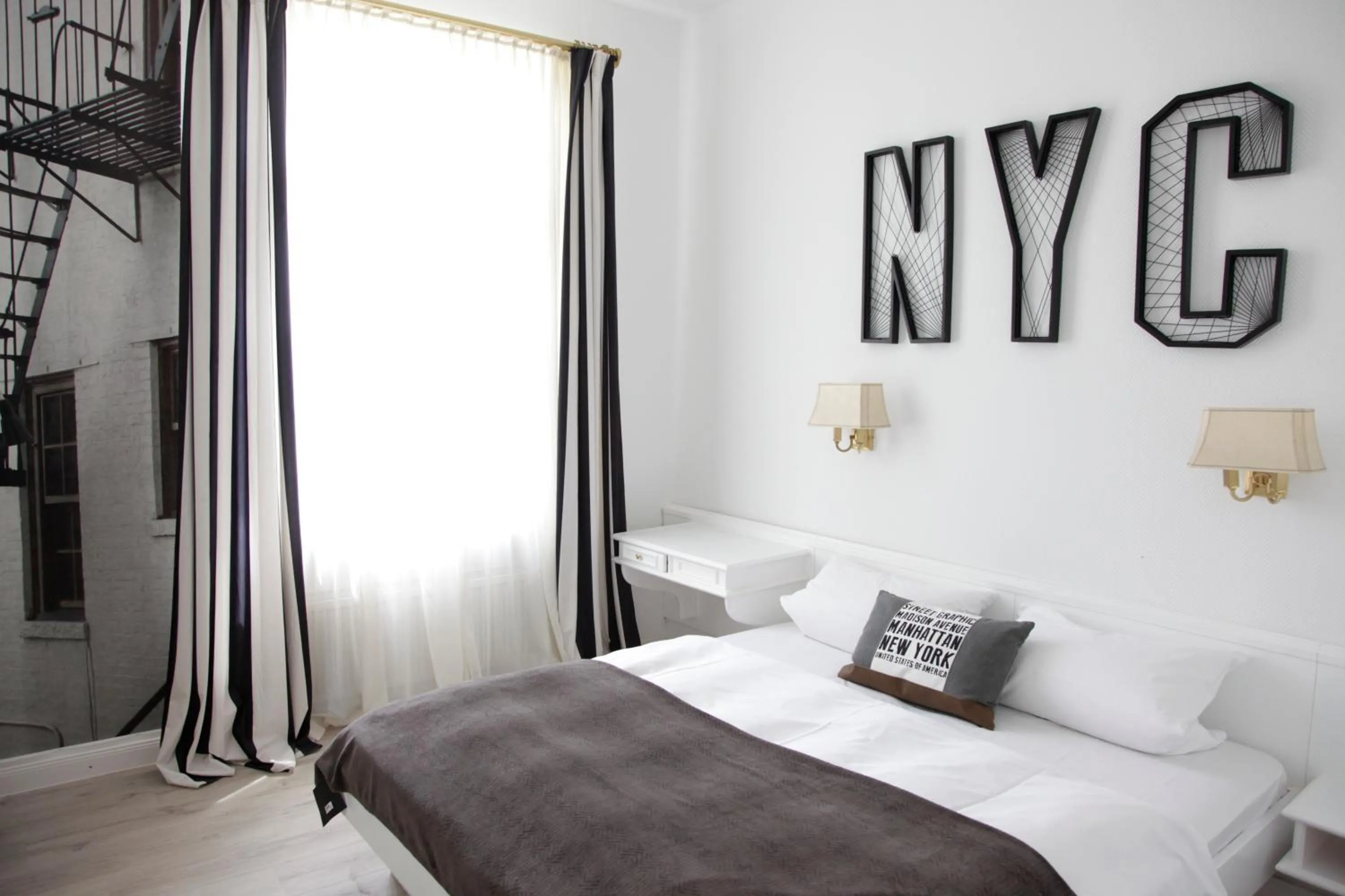 Photo of the whole room, Bed in Boutique Hotel Krone München