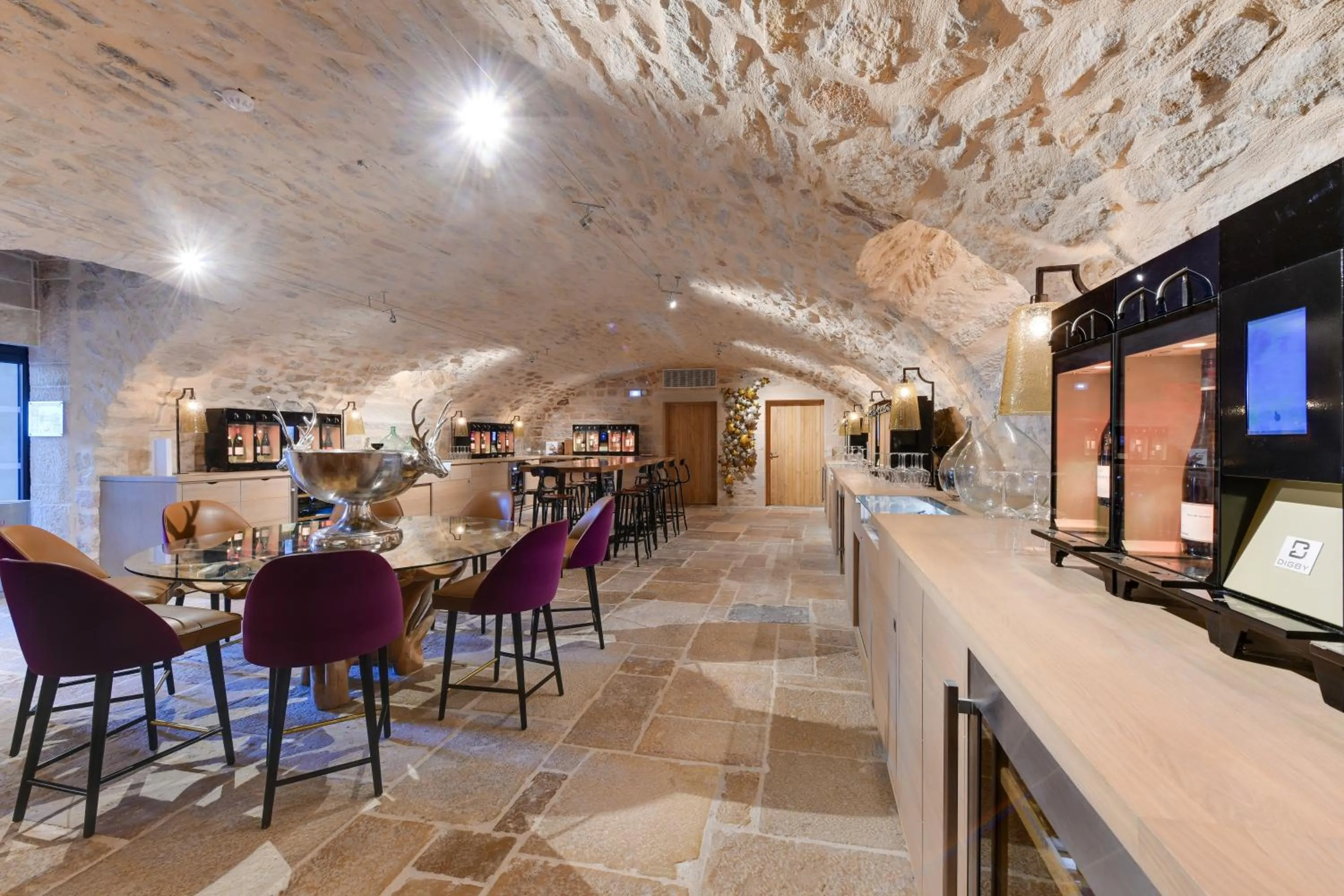 Lounge or bar in Hôtel & Spa Les Sept Fontaines Best Western Premier