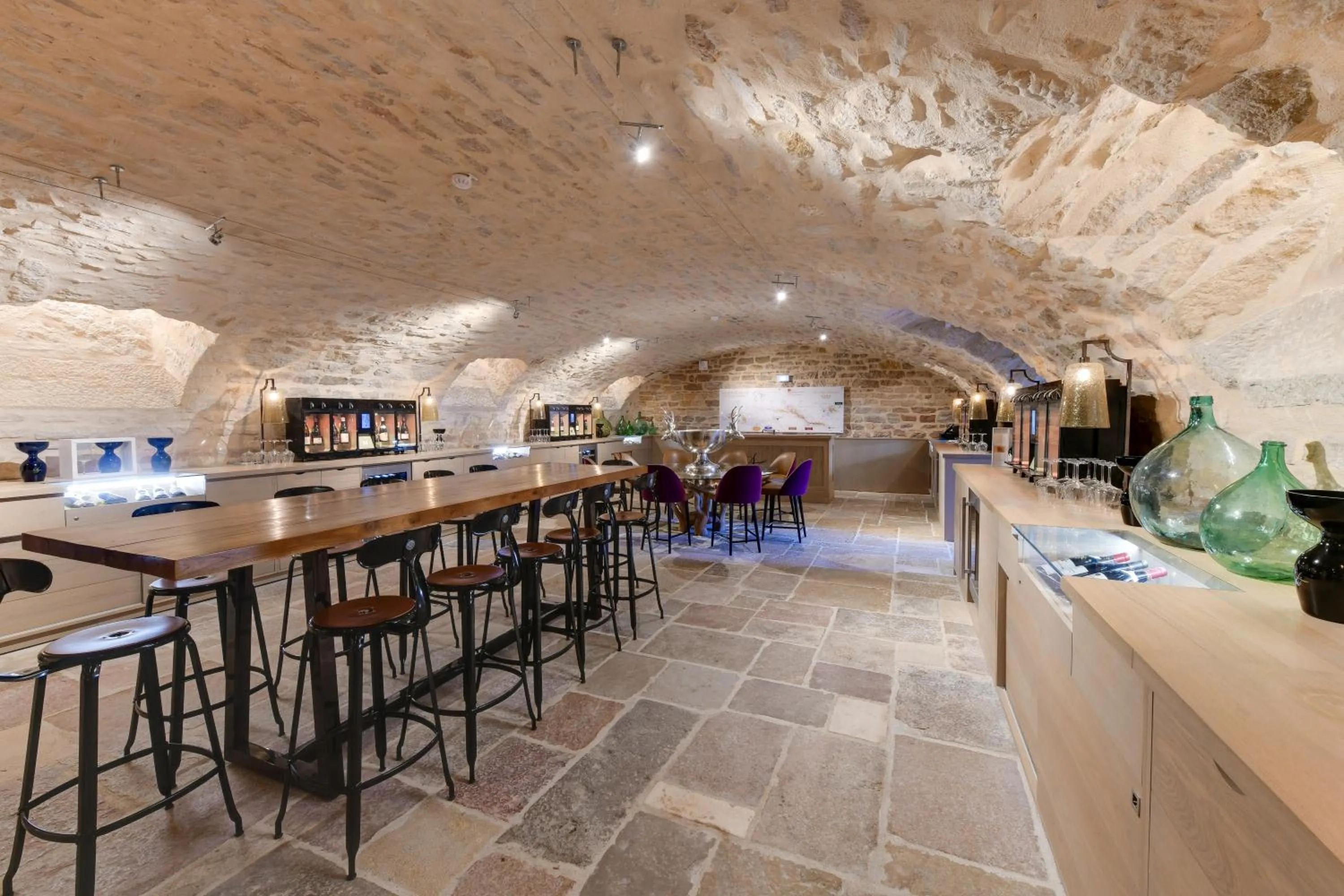 Lounge or bar in Hôtel & Spa Les Sept Fontaines Best Western Premier