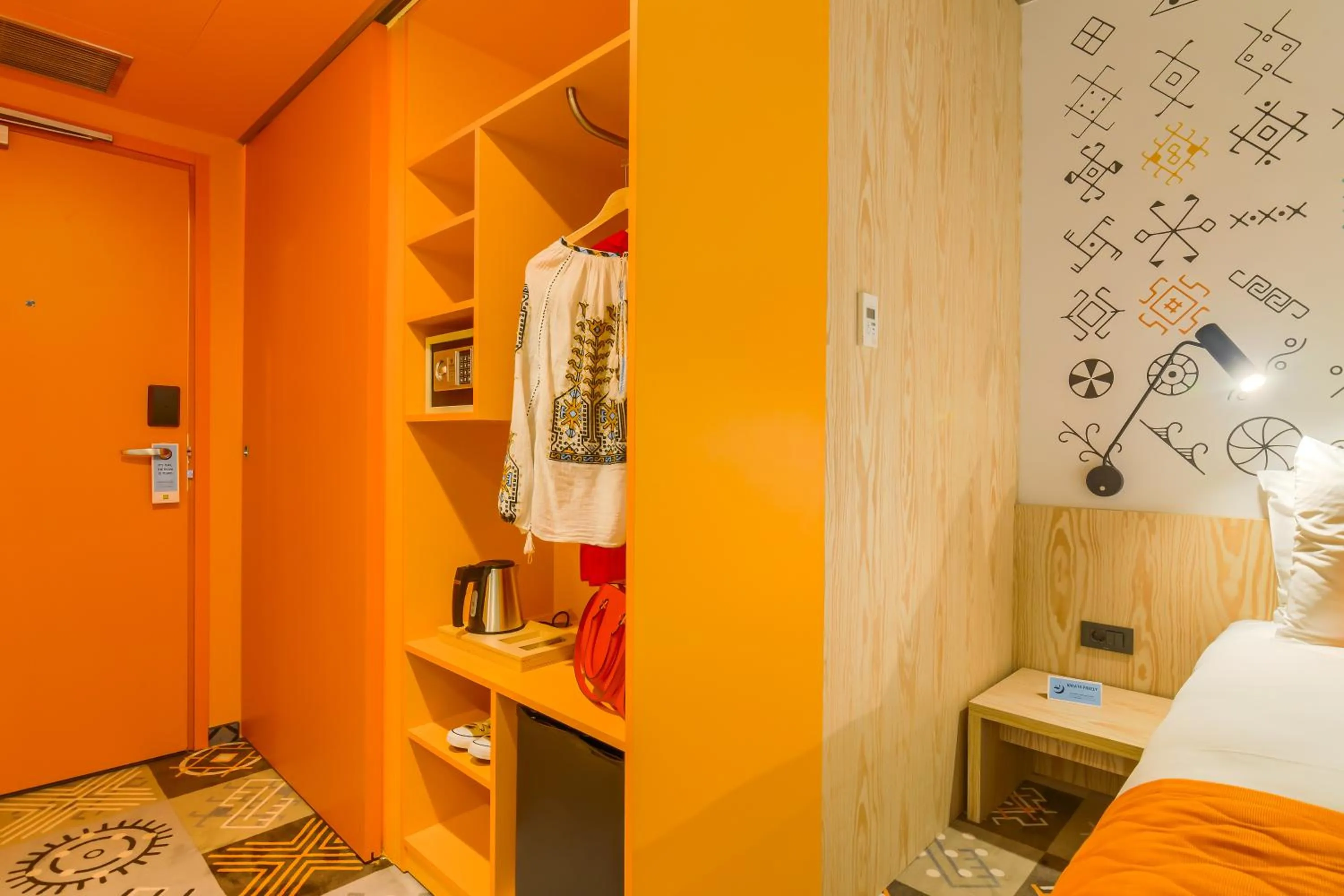 Coffee/tea facilities, Bed in ibis Styles Bucharest City Center