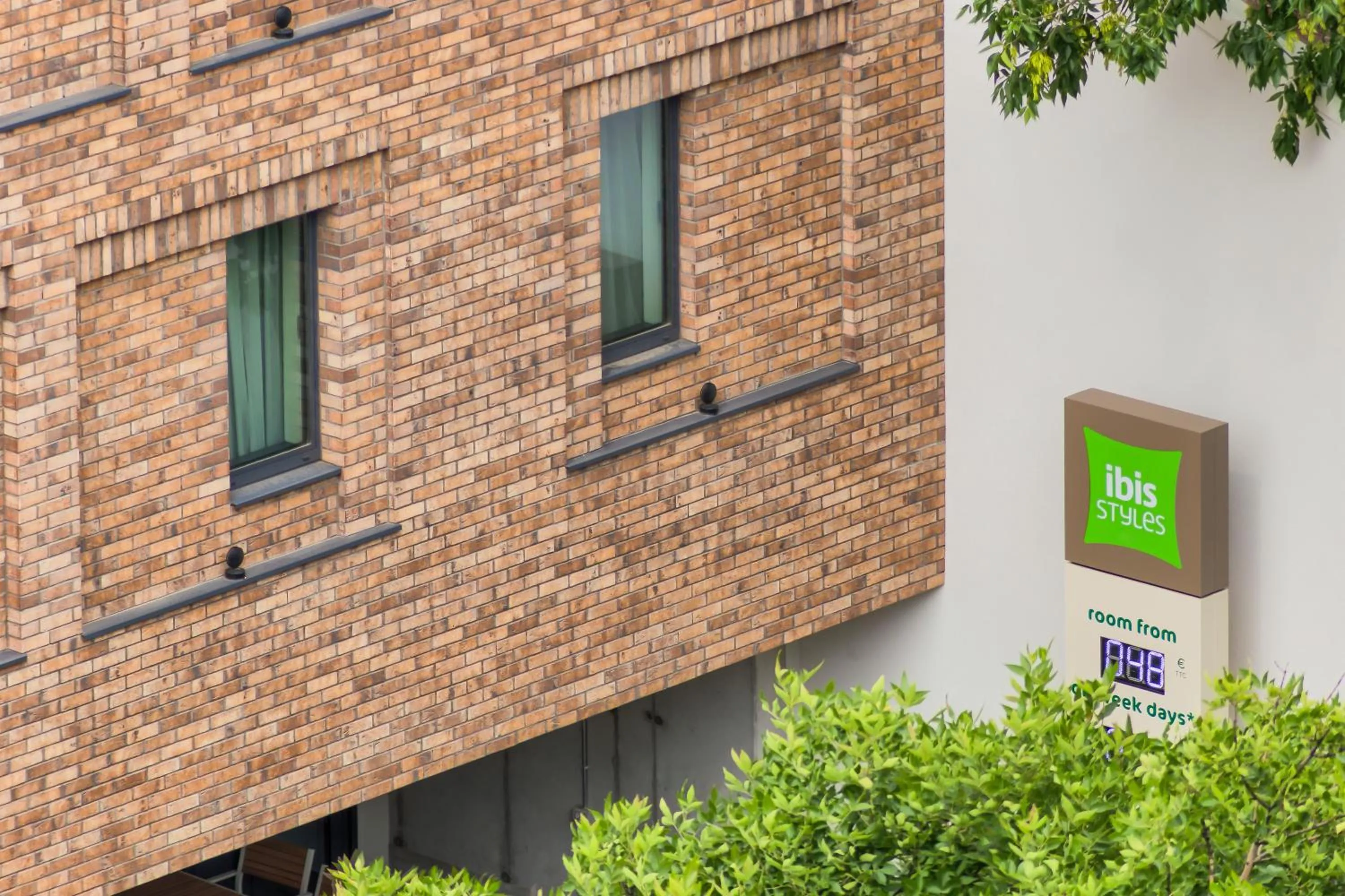 Facade/entrance in ibis Styles Bucharest City Center