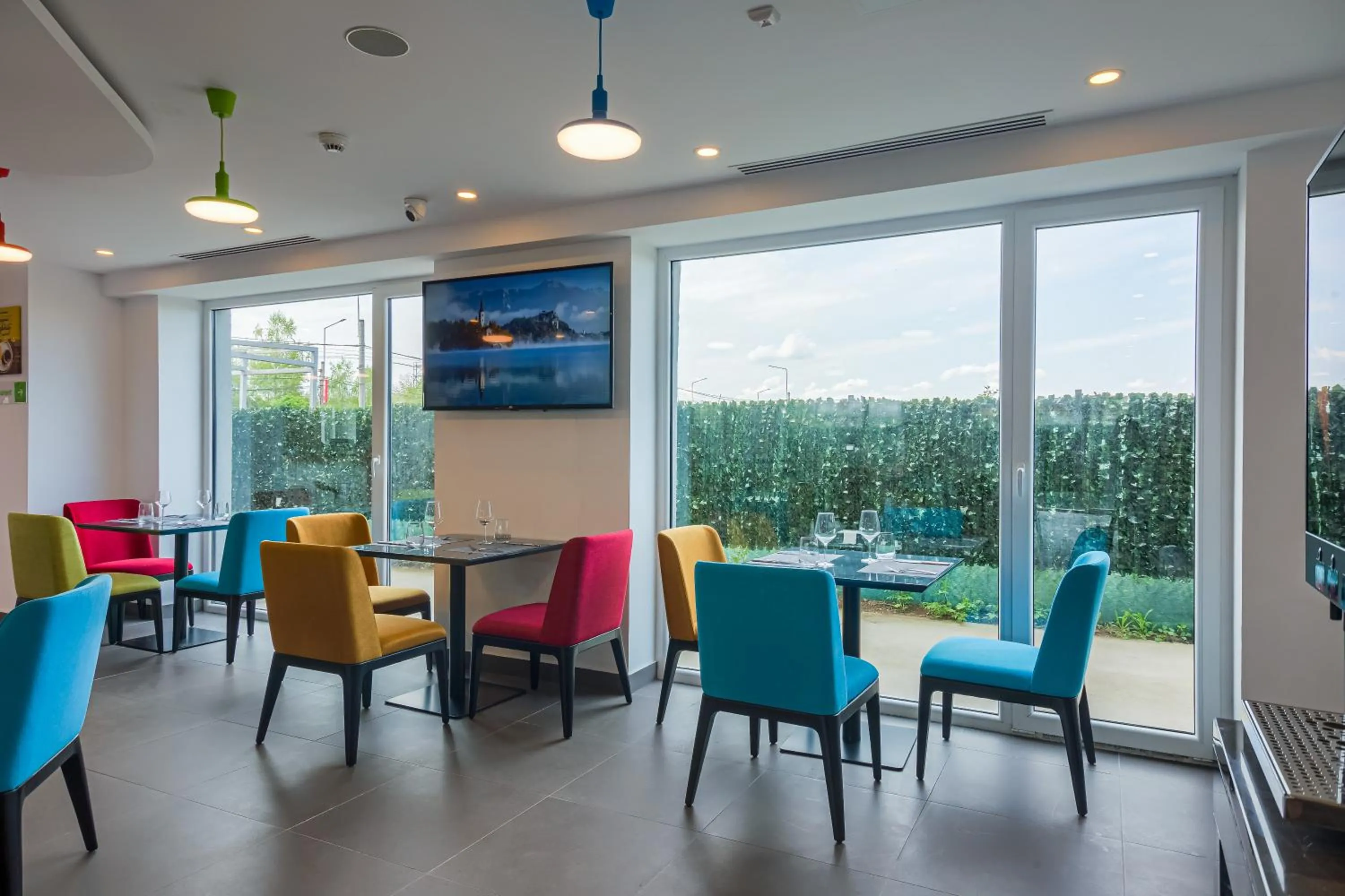 Dining area in Ibis Styles Bucharest Airport