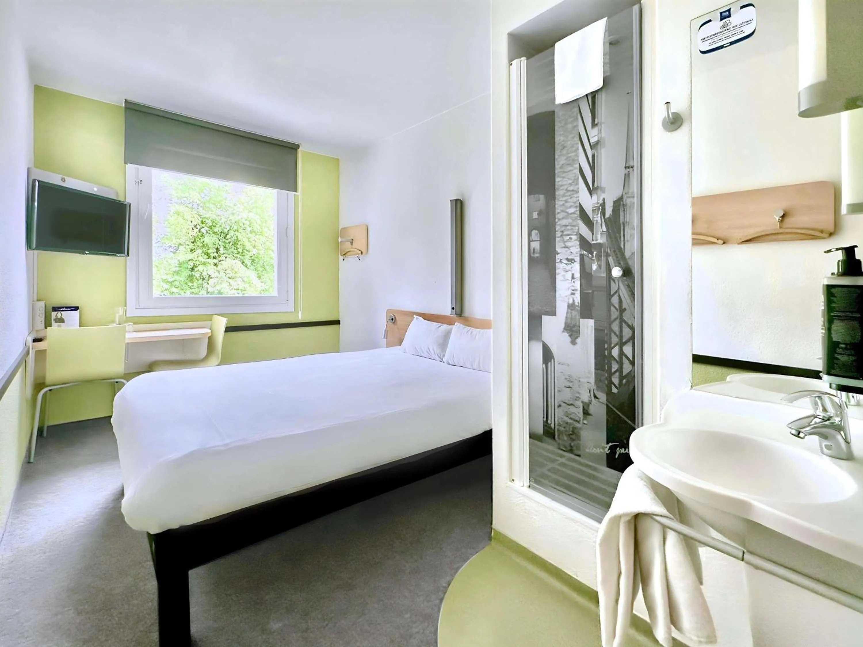 Bedroom, Bed in ibis budget Wrocław Stadion