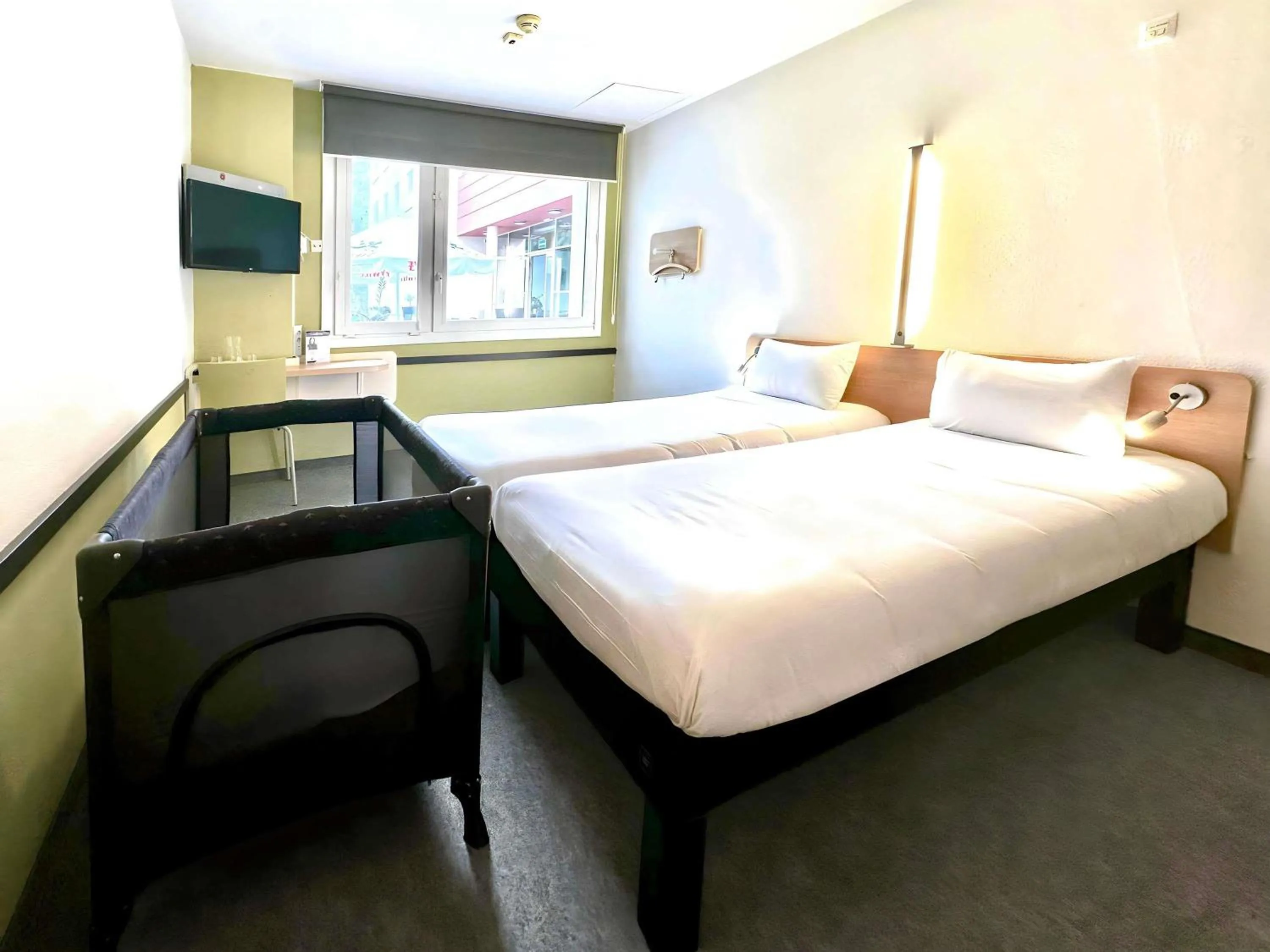 Bedroom, Bed in ibis budget Wrocław Stadion