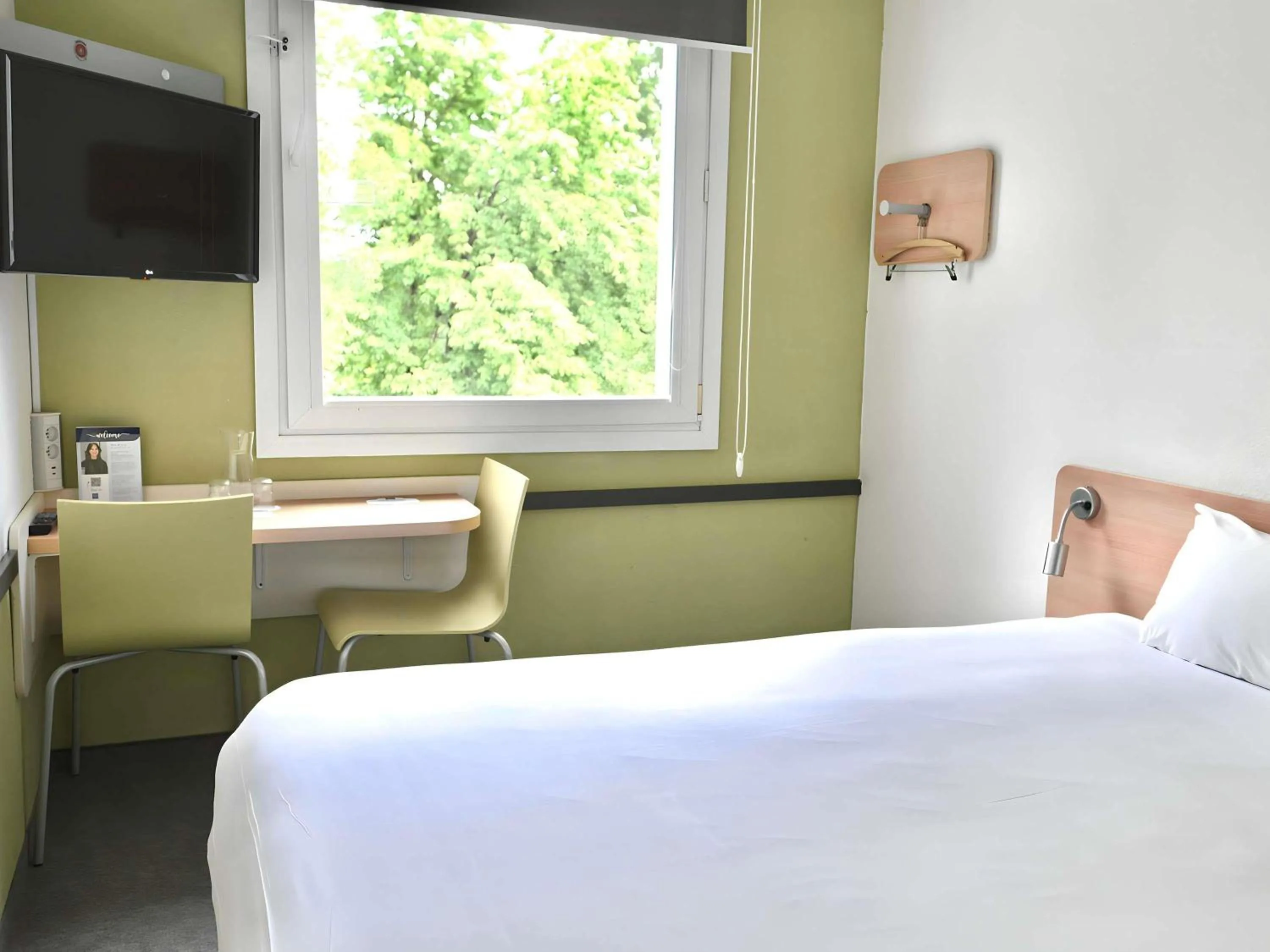 Bedroom, Bed in ibis budget Wrocław Stadion