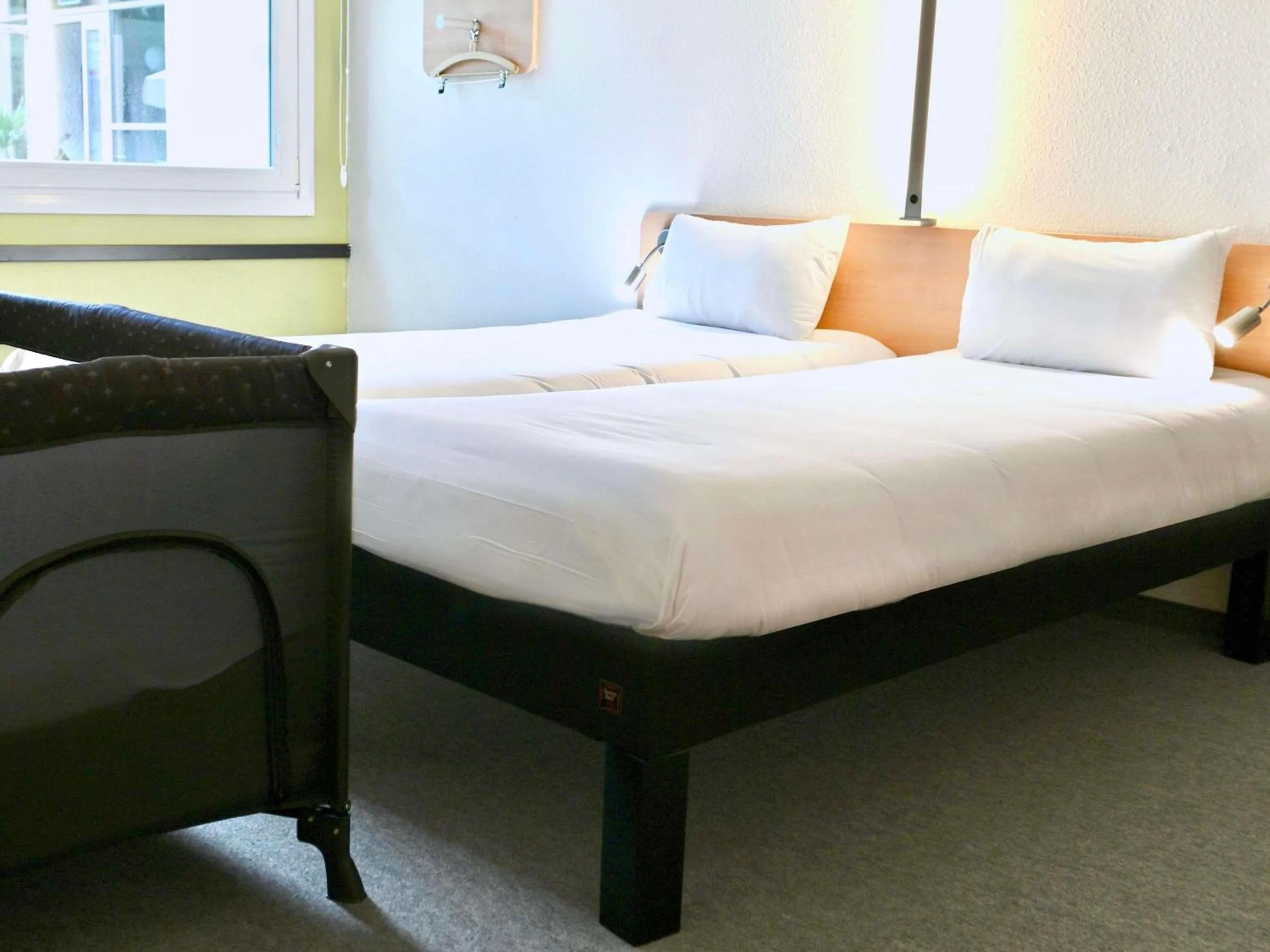 Bedroom, Bed in ibis budget Wrocław Stadion