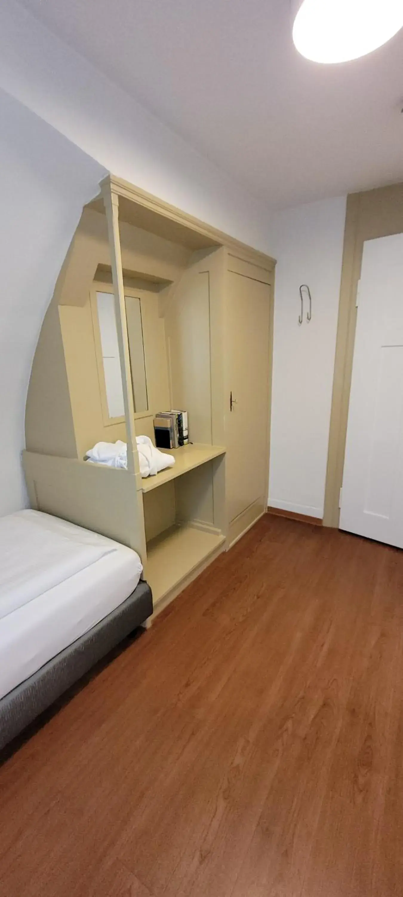 Single Room with Private External Bathroom in Hotel Minerva Single Room with Private External Bathroom in Hotel Minerva