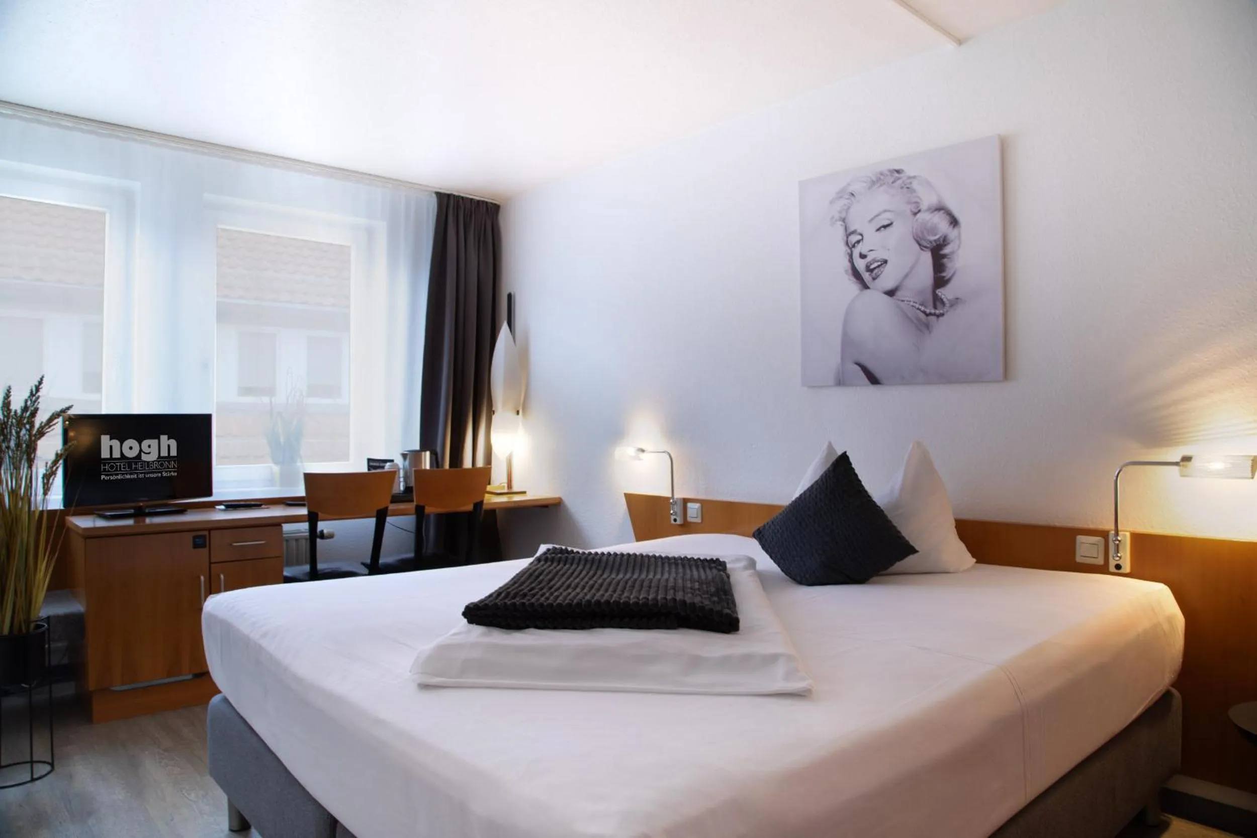Photo of the whole room, Bed in hogh Hotel Heilbronn