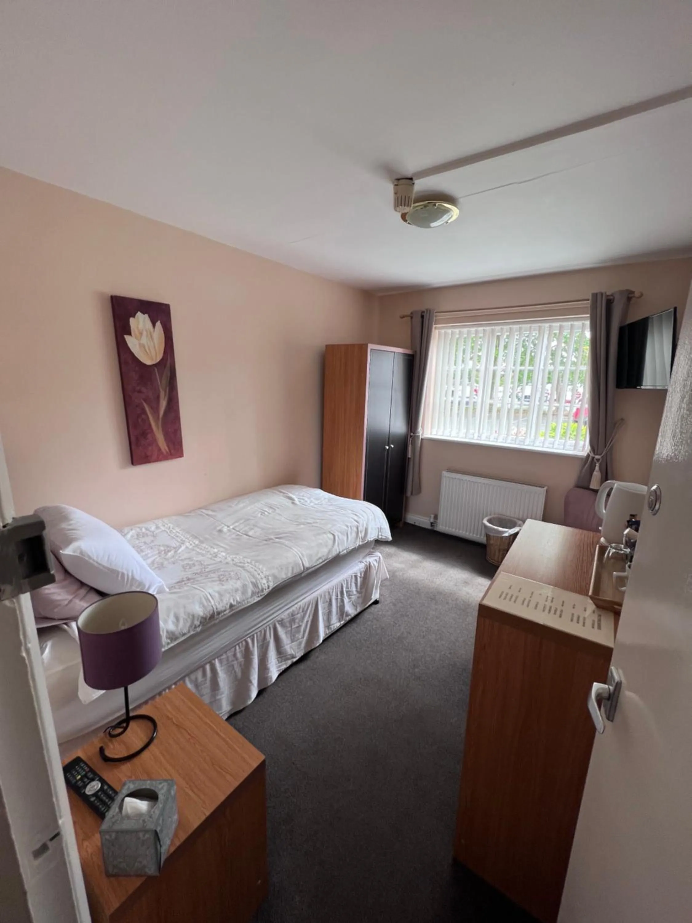 Bedroom, Bed in The Mallards