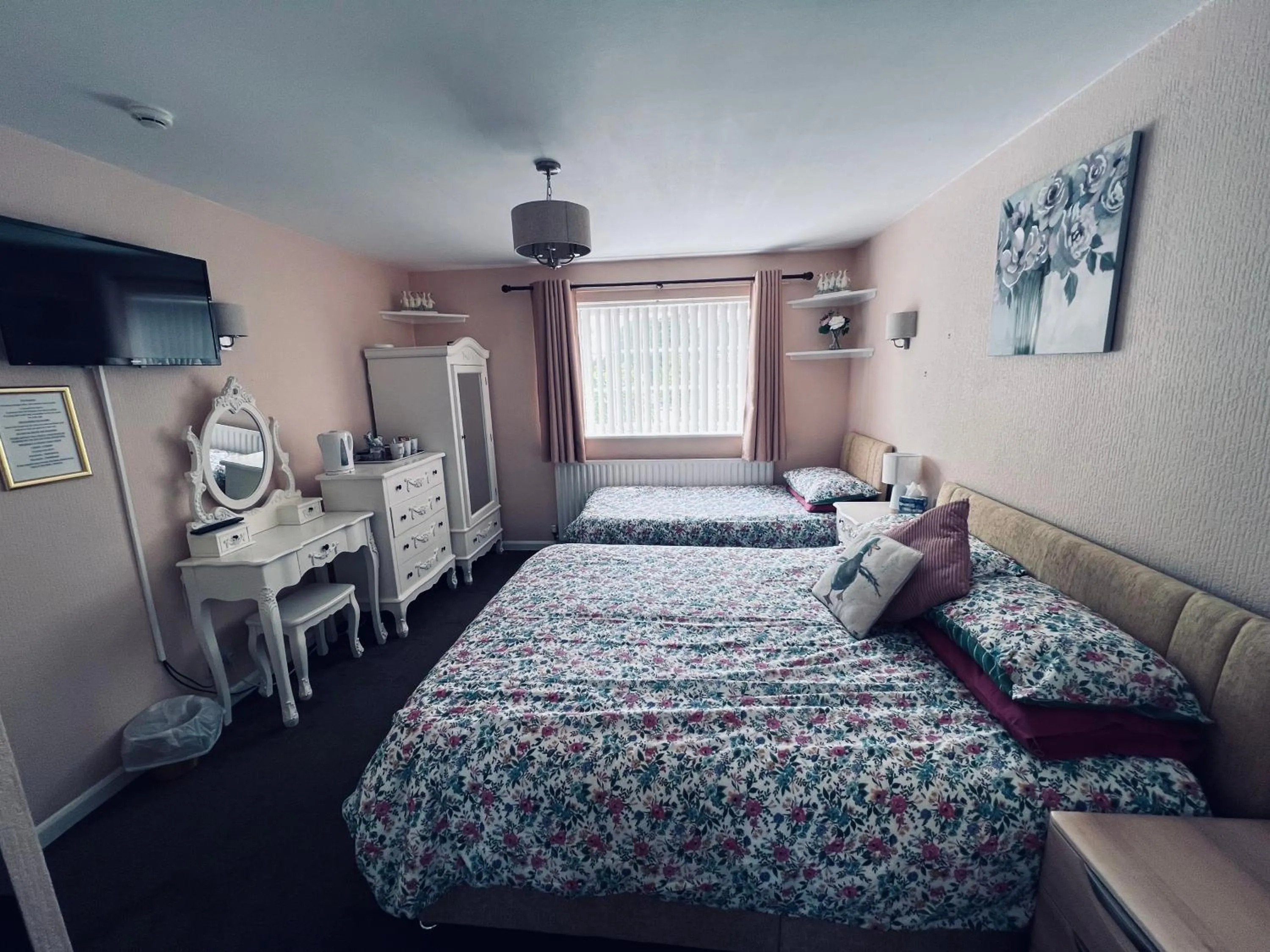 Bedroom, Bed in The Mallards