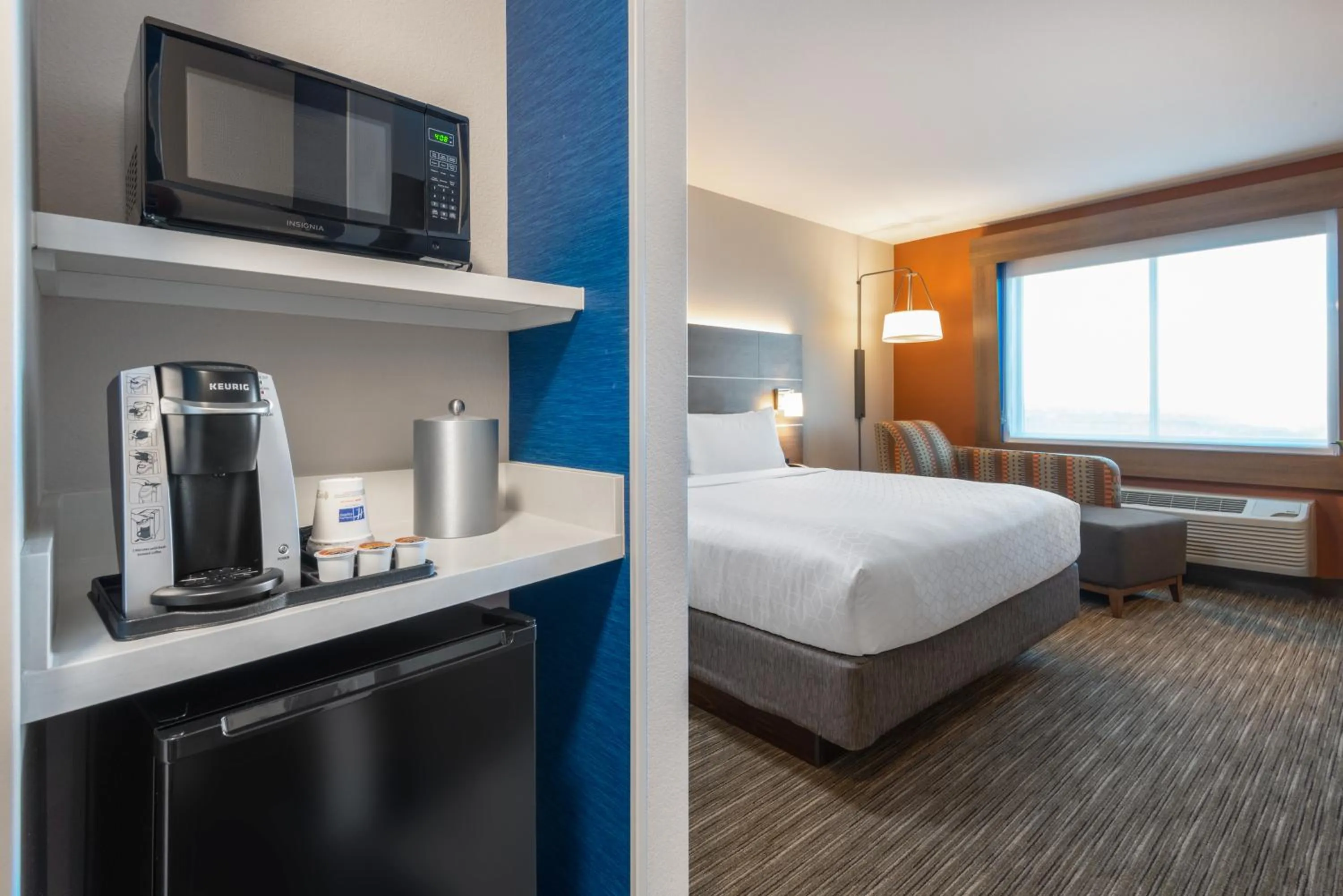 Guests, Bed in Holiday Inn Express & Suites - Colorado Springs South I-25 by IHG