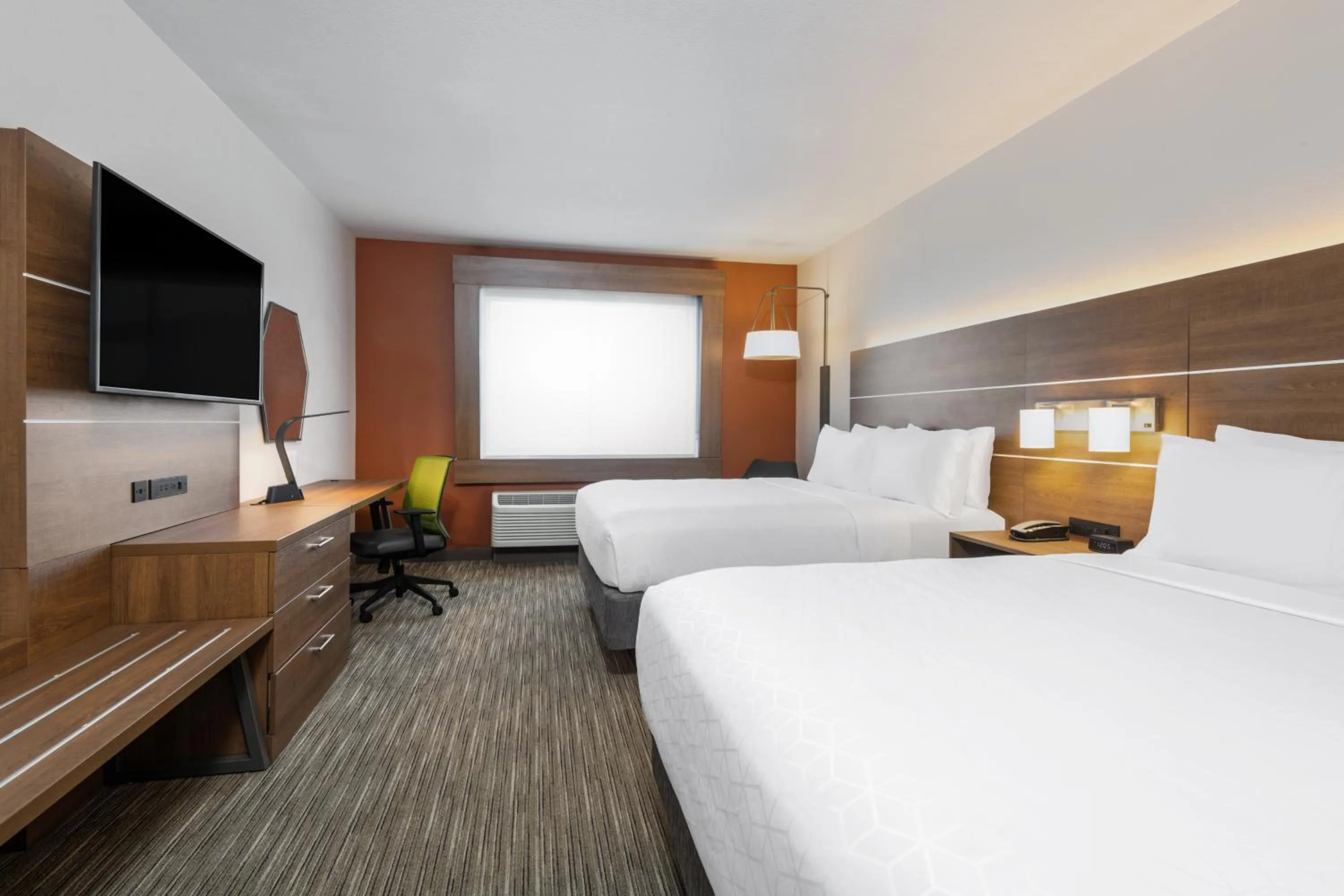 Guests, Bed in Holiday Inn Express & Suites - Colorado Springs South I-25 by IHG