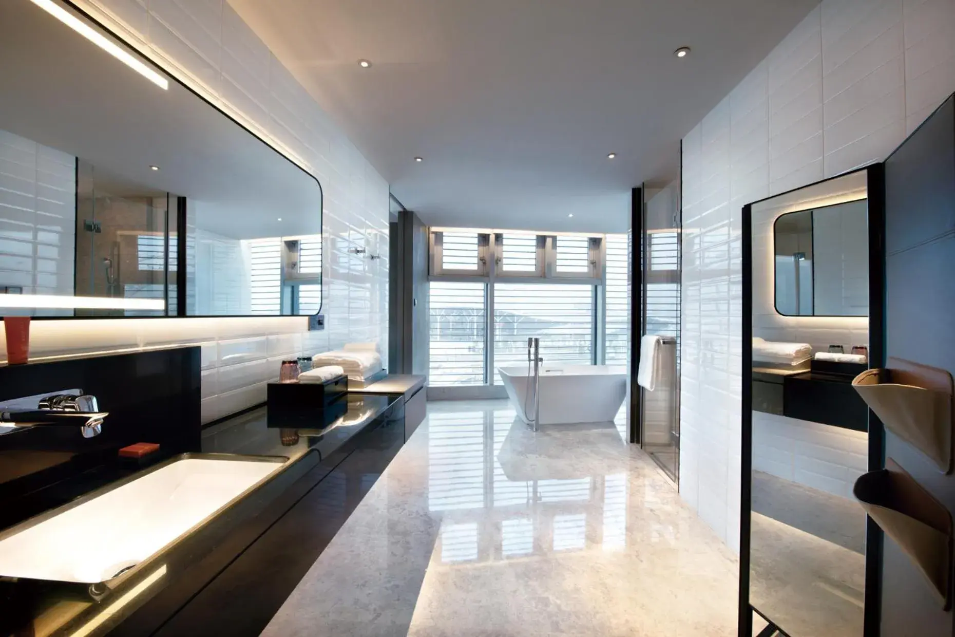 Premium King Room in Crowne Plaza Shenzhen World Exhibition and Convention Center, an IHG Hotel Premium King Room in Crowne Plaza Shenzhen World Exhibition and Convention Center, an IHG Hotel