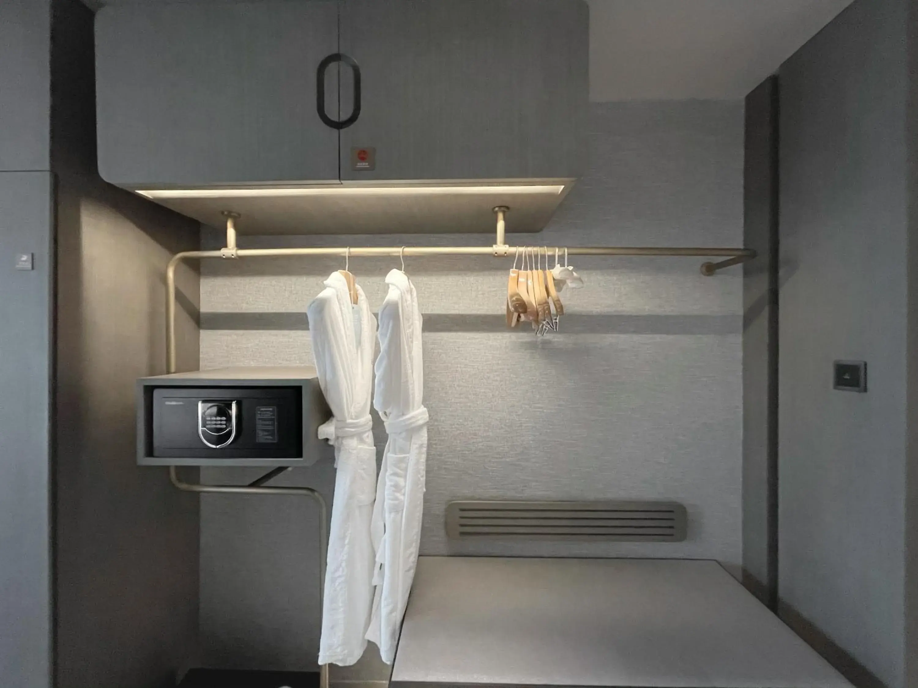 Standard Twin Room - Lounge Access in Crowne Plaza Shenzhen World Exhibition and Convention Center, an IHG Hotel Standard Twin Room - Lounge Access in Crowne Plaza Shenzhen World Exhibition and Convention Center, an IHG Hotel