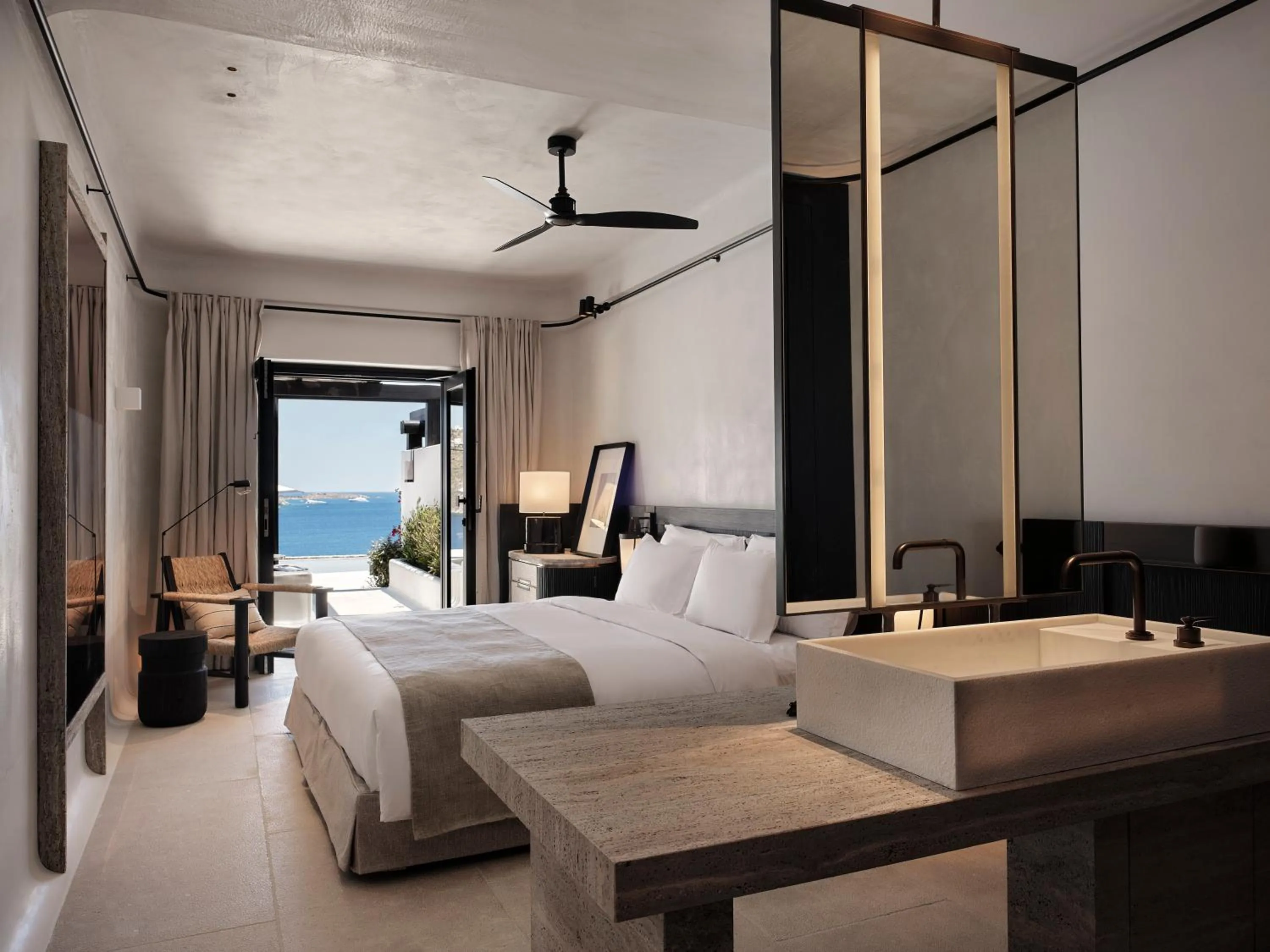 Photo of the whole room, Bed in Kalesma Mykonos