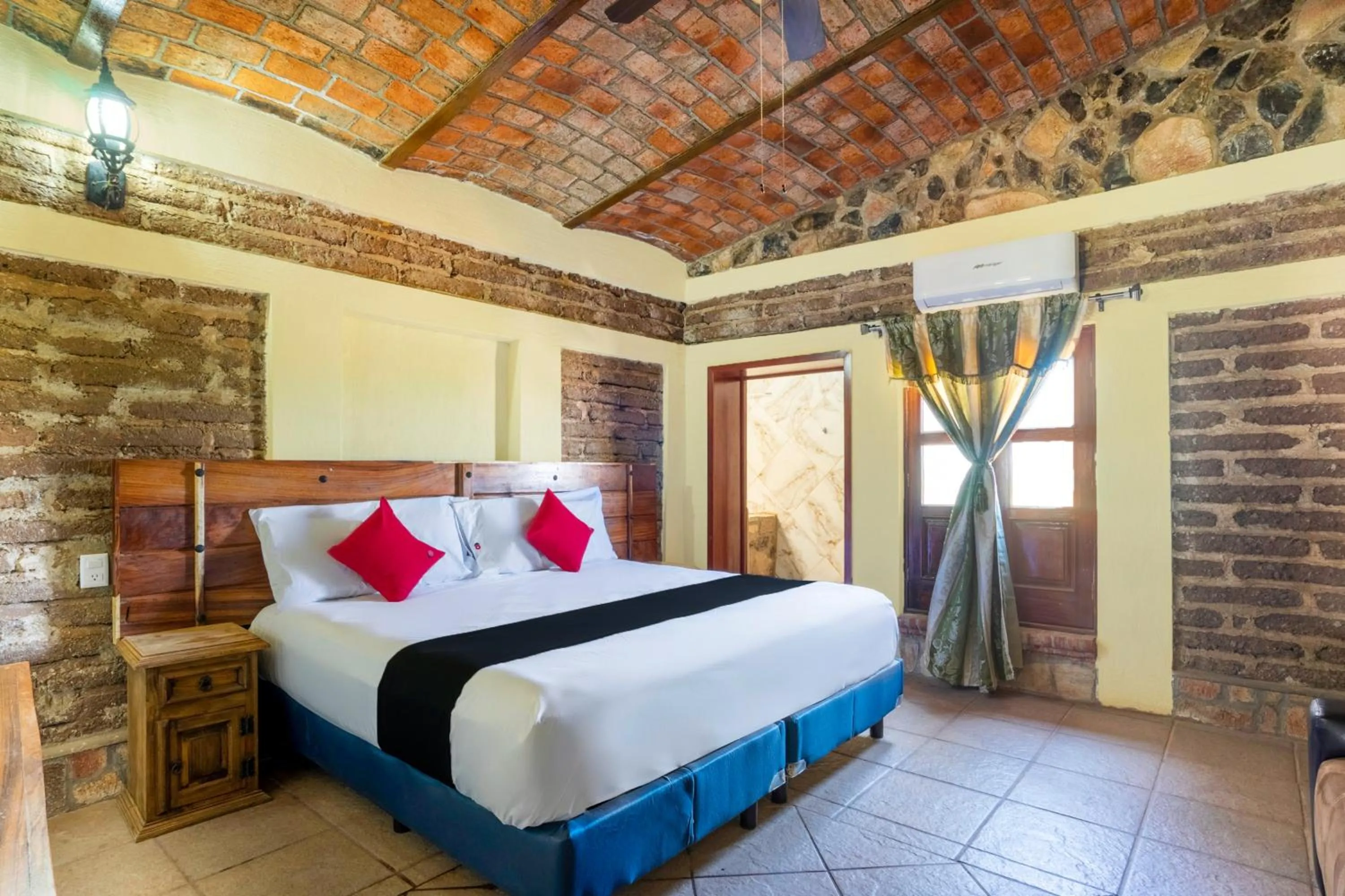 Bedroom, Bed in Collection O Hotel Monte Agave