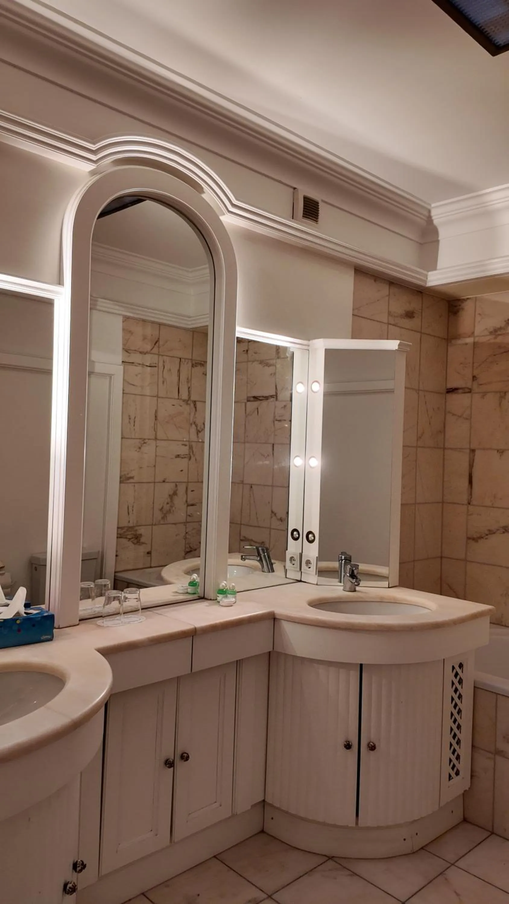 Bathroom in Hotel Aurbacher Hof GmbH